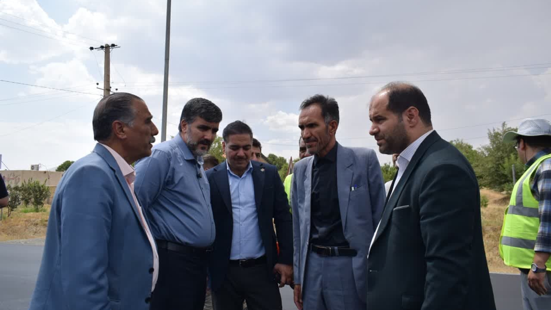 رئیس سازمان راهداری و حمل و نقل جاده‌ای کشور از محورهای مواصلاتی شهرستان خمین بازدید کرد