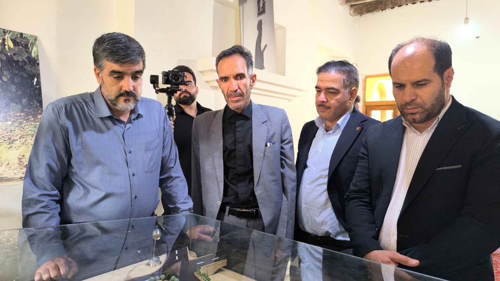 رئیس سازمان راهداری و حمل و نقل جاده‌ای کشور از بیت تاریخی حضرت امام (ره) در خمین بازدید کرد