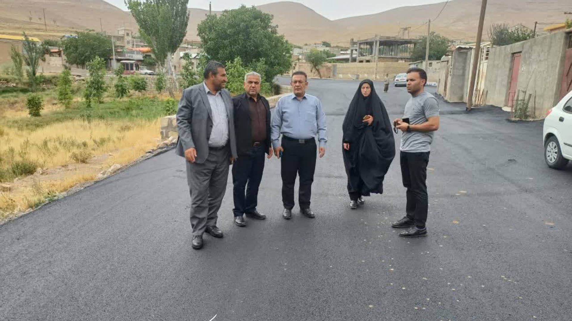 🔻 بازدید فرماندار شهرستان کمیجان از روند آسفالت‌ریزی معابر روستای امره