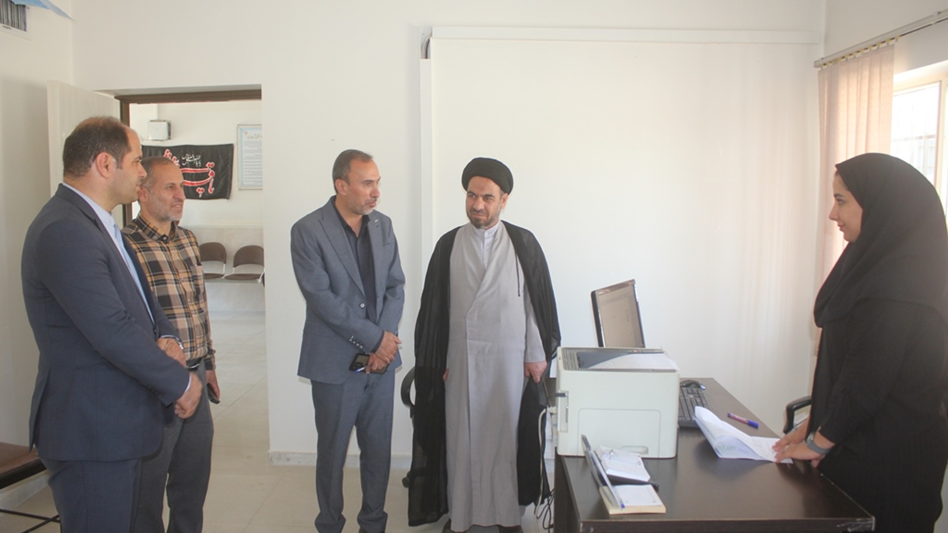 فرماندار و امام جمعه خمین از اداره بهزیستی شهرستان بازديد كردند