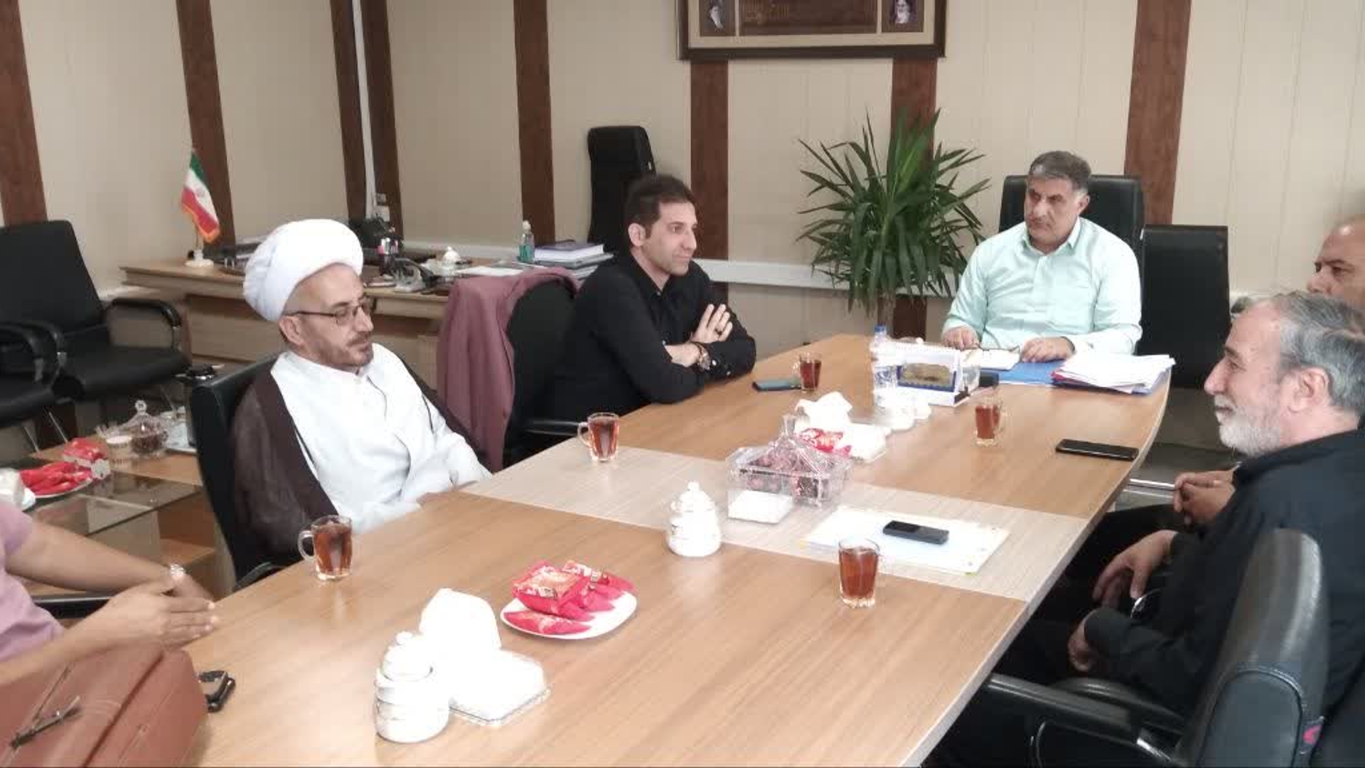 برگزاری جلسه بررسی همکاری با بنیاد تعاون بسیج جهت توسعه نیروگاه‌های خورشیدی در شهرداری‌های استان مرکزی