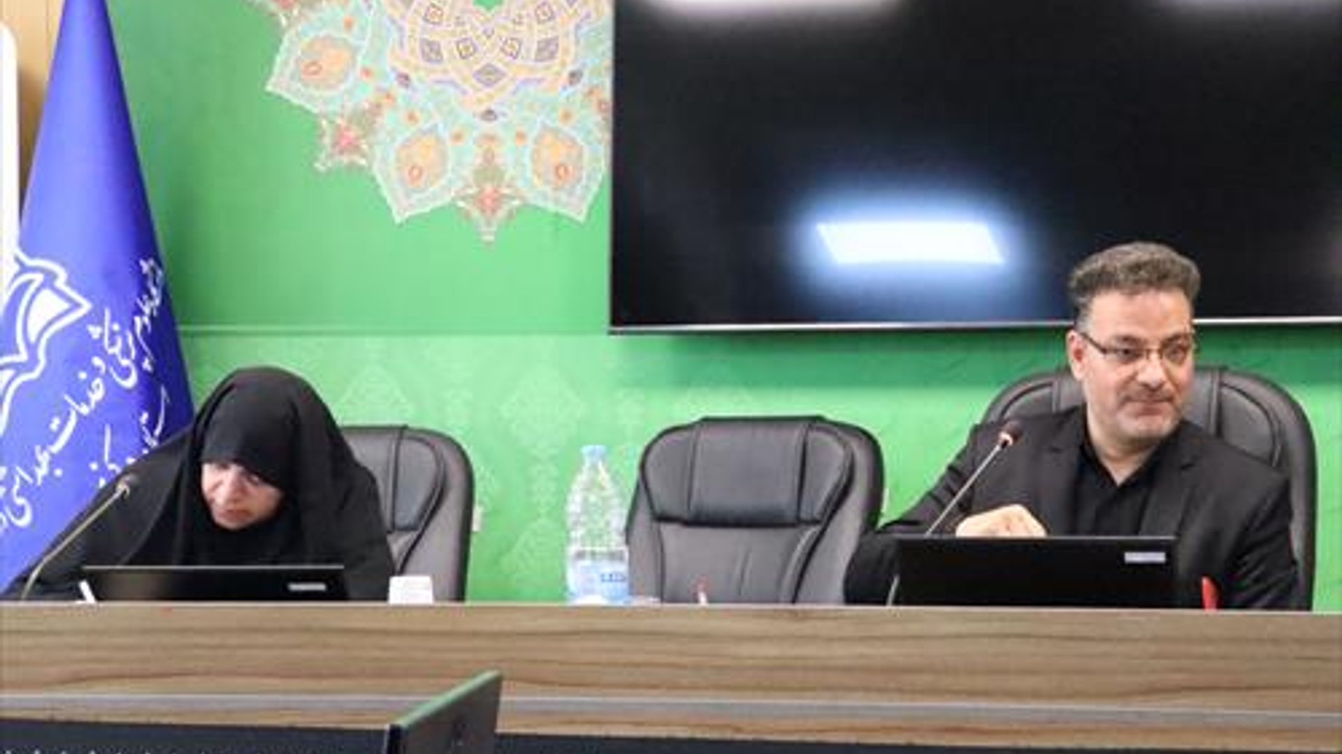 دوره آموزشی تحلیل مسائل سیاسی و نقش زنان درجنگ تحمیلی ۱۲ روزه برگزار شد
دوره آموزشی با موضوع «تحلیل مسائل سیاسی روز و نقش و جایگاه زنان در جنگ تحمیلی ۱۲ روزه با رژیم منحوس صهیونیستی» ویژه مدیران زن و رابطین بانوان دانشگاه علوم پزشکی اراک با حضور پروین مفتح‌زاده مدیرکل دفتر امور بانوان و خانواده استانداری مرکزی و دکتر یاری کارشناس مسائل سیاسی، برگزار شد.