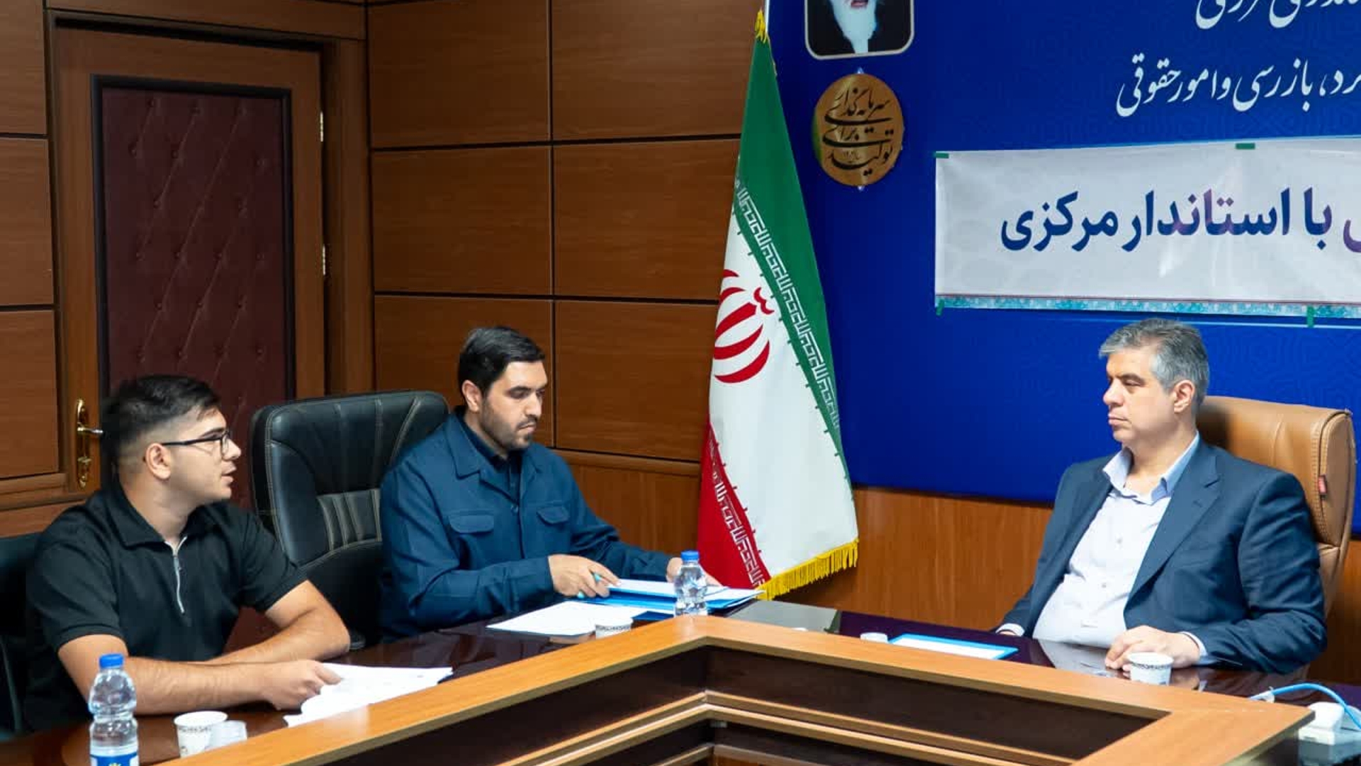 🔻جلسه ۲ ملاقات مردمی دکتر مهدی زندیه وکیلی استاندار در سال ۱۴۰۴ برگزار شد.

🔹جلسه ۲ ملاقات مردمی دکتر مهدی زندیه وکیلی استاندار در سالن جلسات شهید محلاتی ساختمان آیت الله العظمی اراکی استانداری مرکزی برگزار شد.

🔹 در این جلسه علیرضا ملک جانی سرپرست دفتر مدیریت عملکرد،بازرسی،امورحقوقی و ارتباطات مردمی استانداری مرکزی، استاندار مرکزی را همراهی می‌کردند.