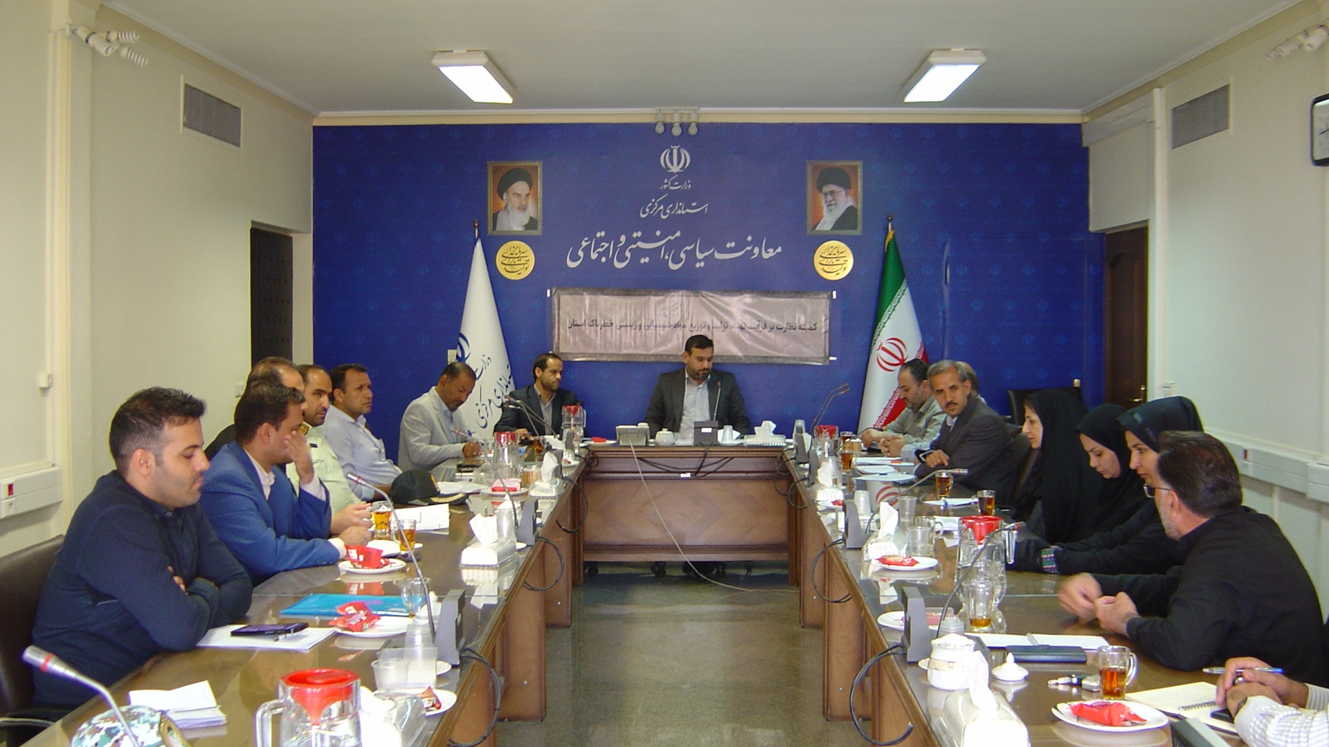 جلسه کمیته نظارت بر فرآیند تهیه، تولید و توزیع مواد شیمیایی و زیستی خطرناک به ریاست آقای برنج زاده مدیرکل امنیتی و انتظامی