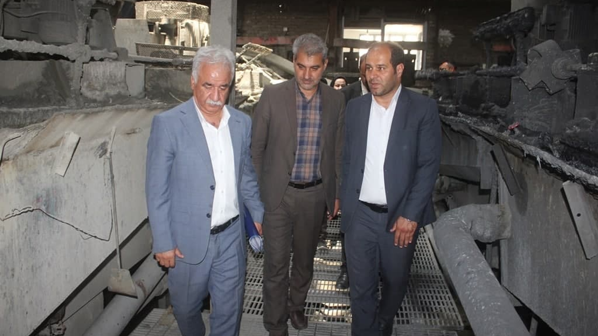 فرماندار و مدیر کل حفاظت از محیط زیست استان از کارخانه سرب و روی لکان بازدید کردند