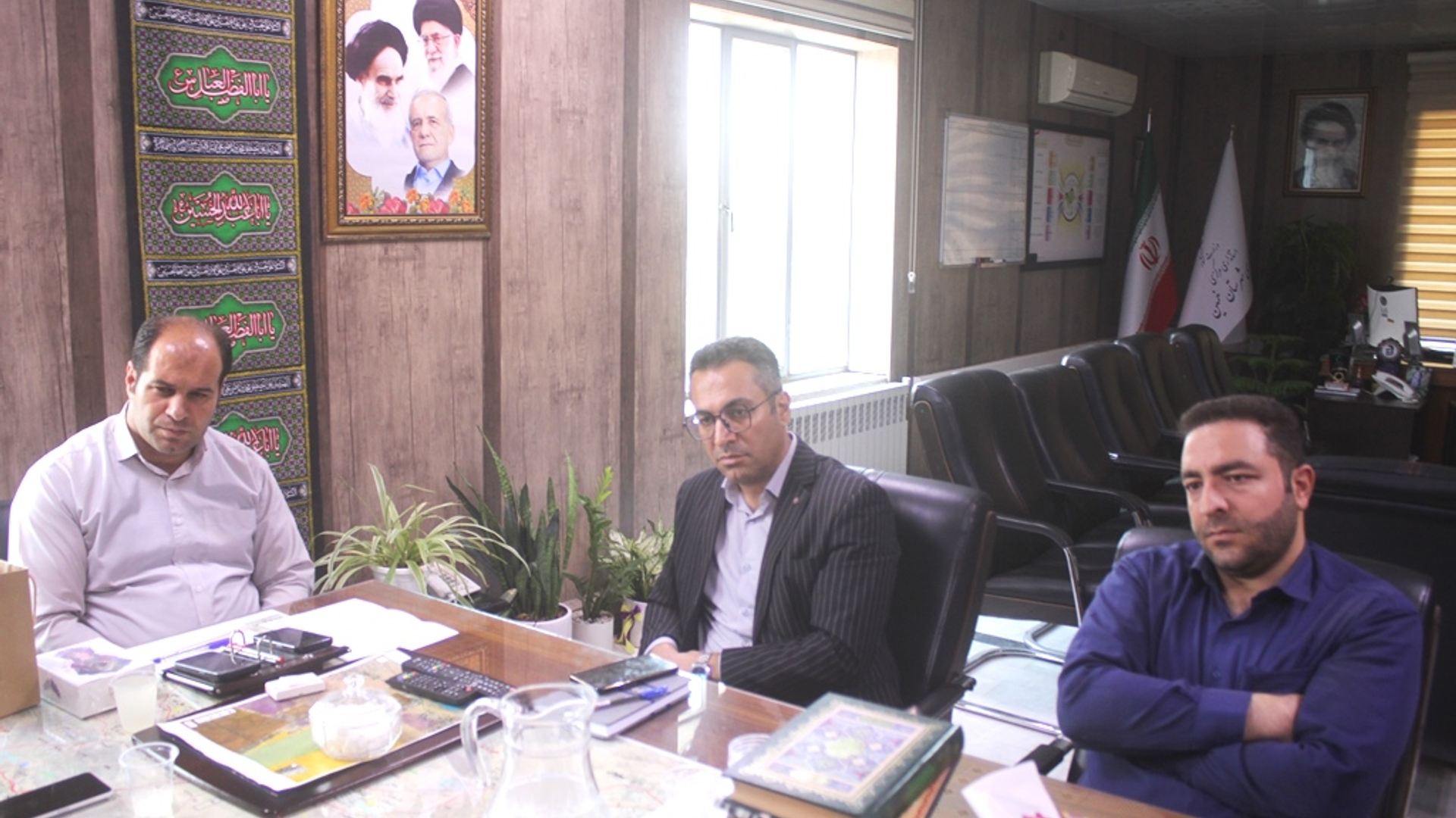 نشست بررسی و امکان سنجی احداث گلخانه صنعتی و مزرعه خورشیدی در روستای رباط مراد شهرستان خمین برگزار شد