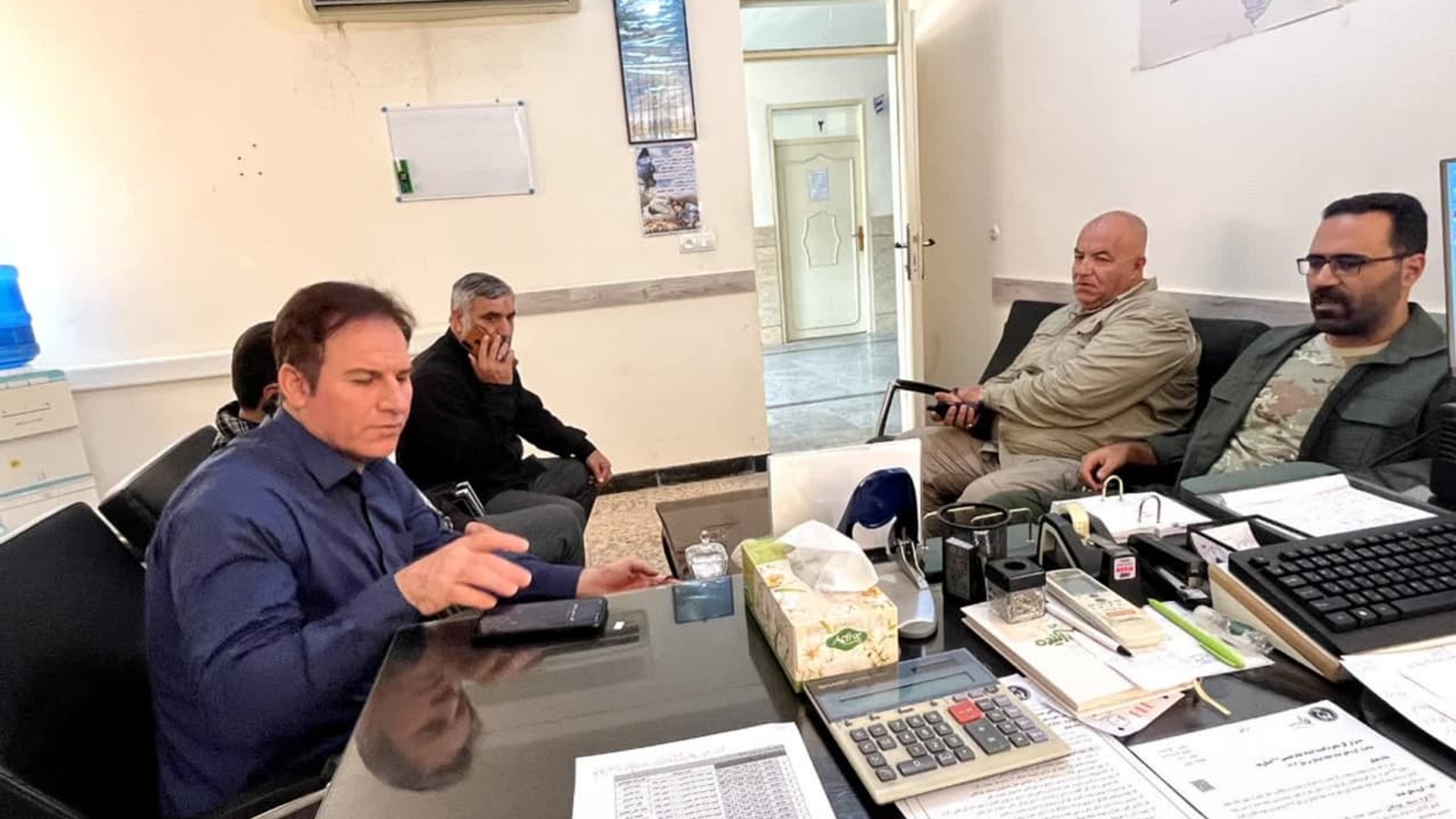 نشست حضوری مدیر کل پدافند غیر عامل و رئیس ستاد اربعین در مقر مهران در محل کمیته امداد امام خمینی (ره)  با حضور قائم مقام‌کمیته امداد استان ایلام و رئیس کمیته امداد شهرستان مهران