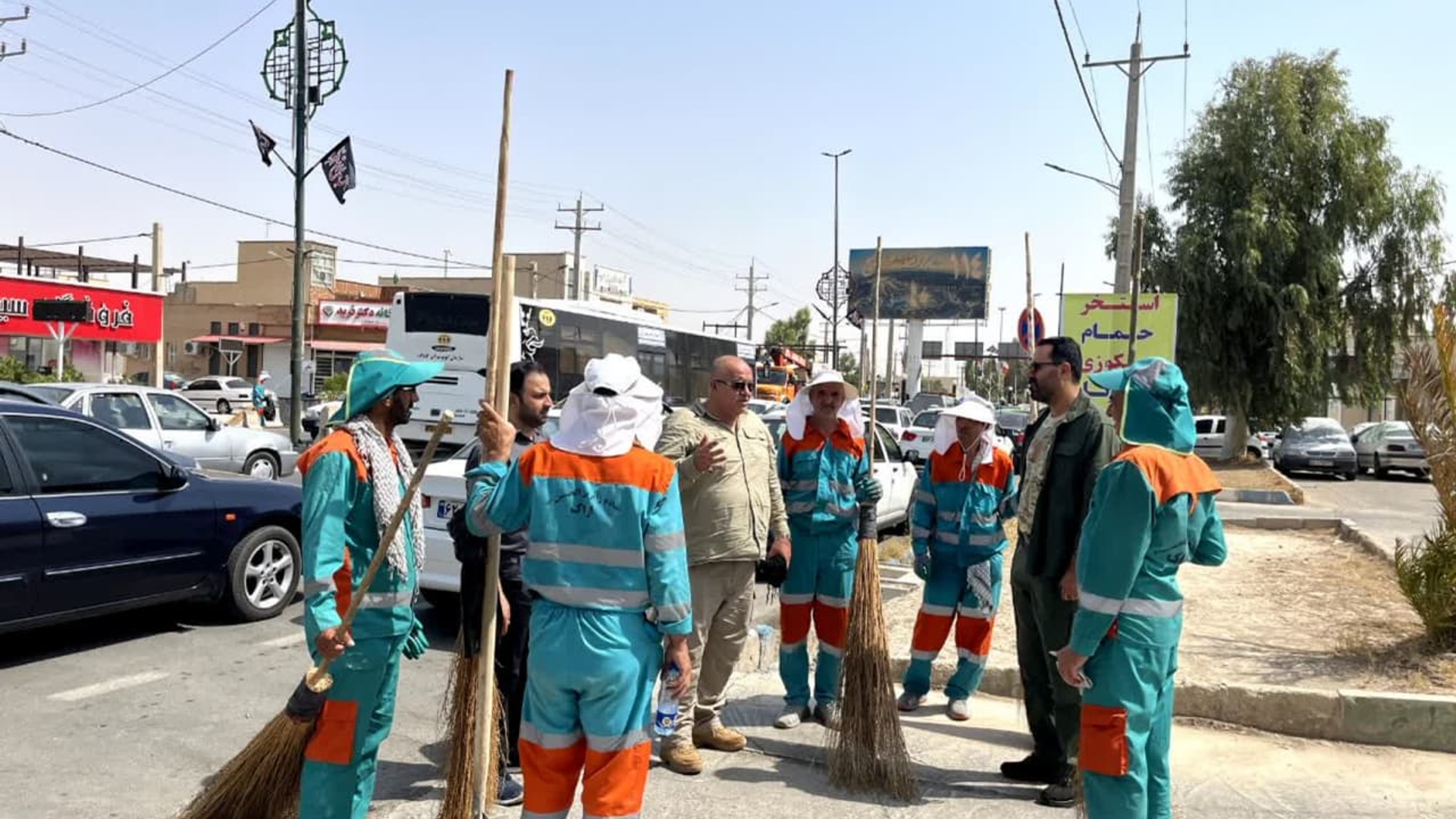 بازدید میدانی مدیر کل پدافند غیرعامل استان و رئیس ستاد اربعین در مقر مهران از سطح شهر پیرامون چگونگی عملکرد شهرداری‌های استان در پاکیزگی و آراستگی و جمع آوری پسماند