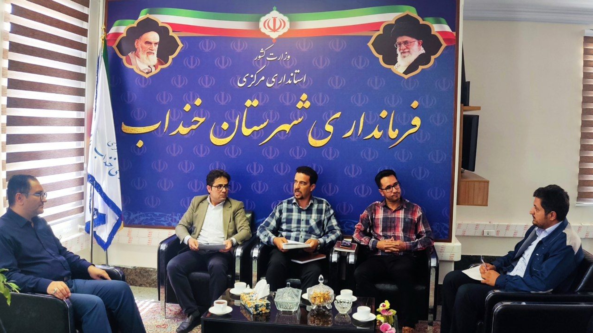 🔷 جلسه هماهنگی برای تسهیل در اجرای طرح‌های پنل خورشیدی در شهرستان خنداب