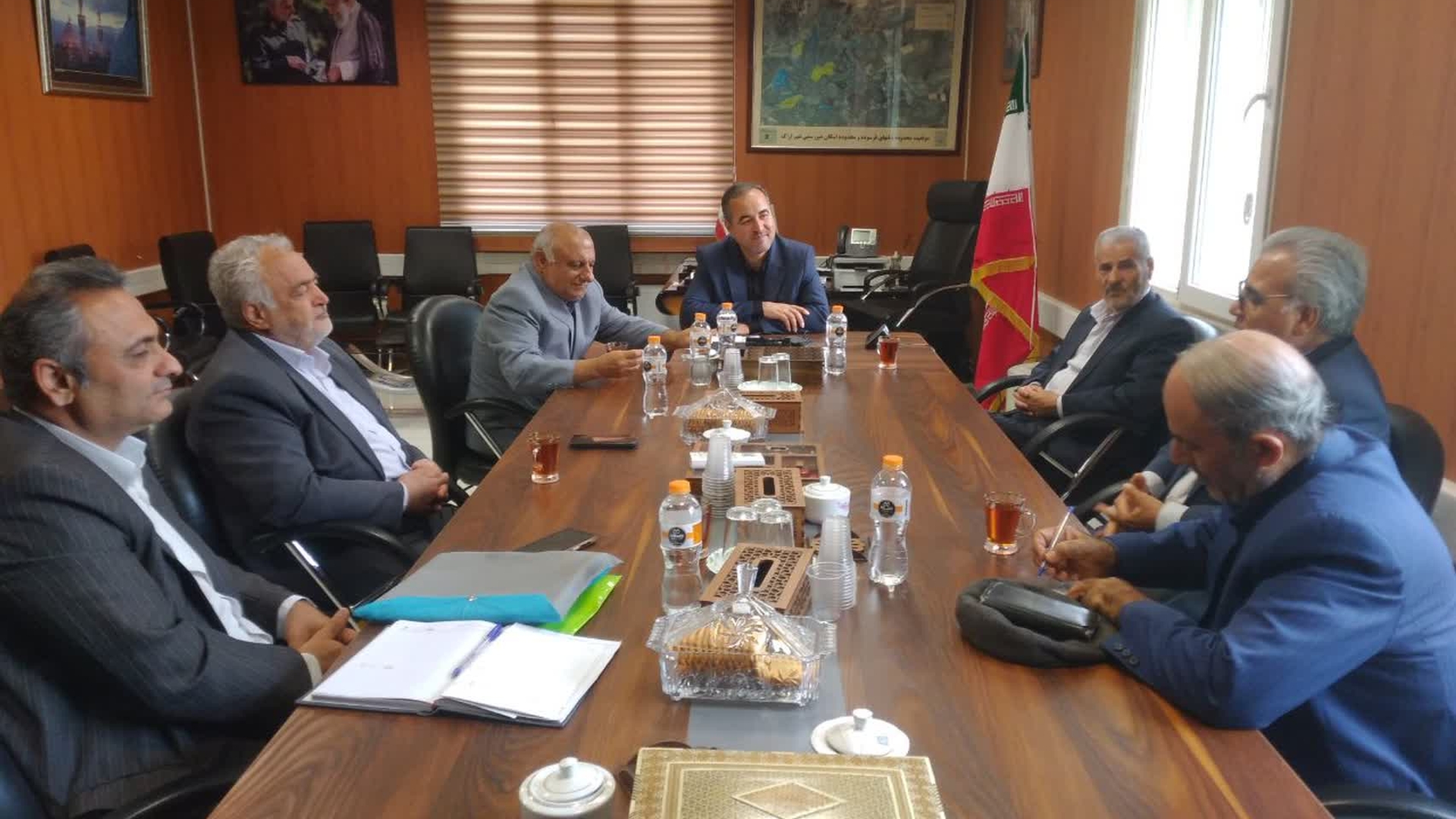 دیدار اعضای بنیاد زائر سرای استان مرکزی با فرماندار شهرستان اراک