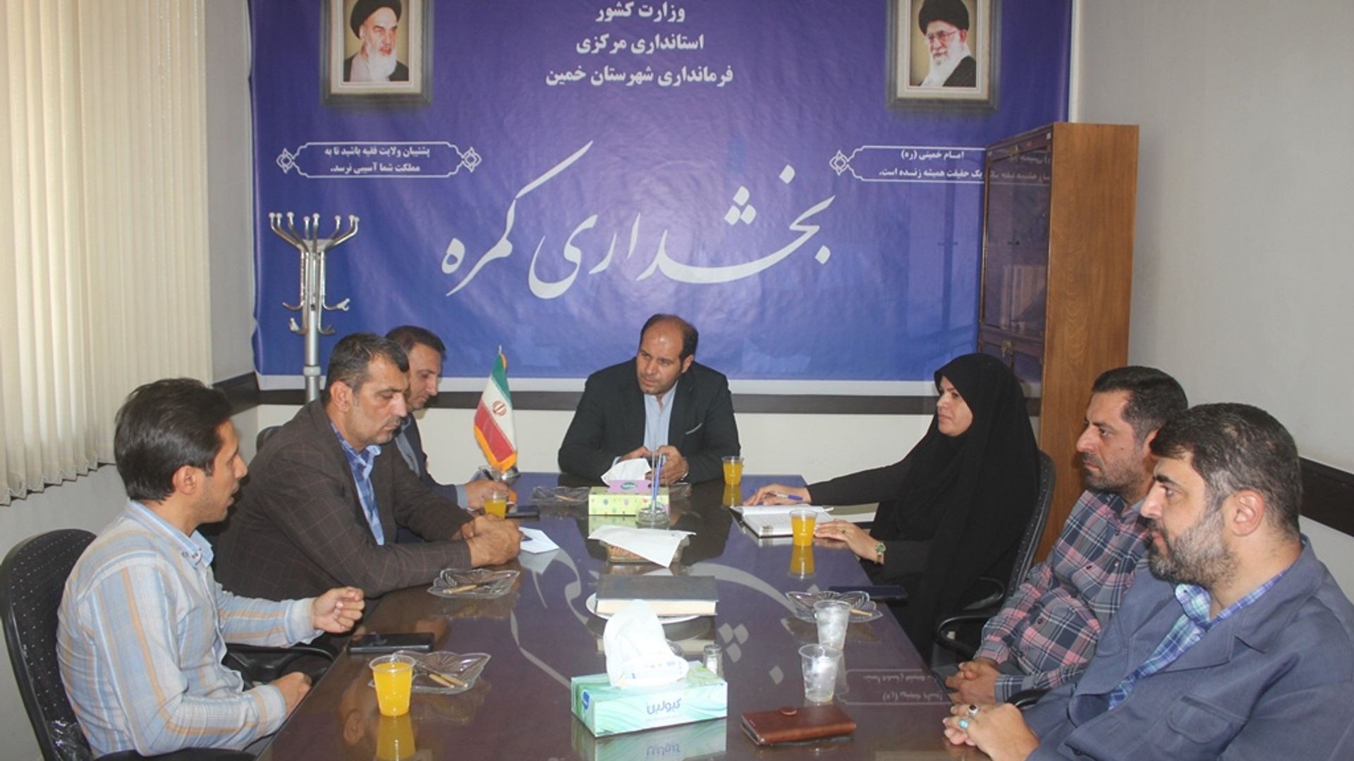 نشست بررسی مسائل و مشکلات بخش کمره شهرستان خمین برگزار شد