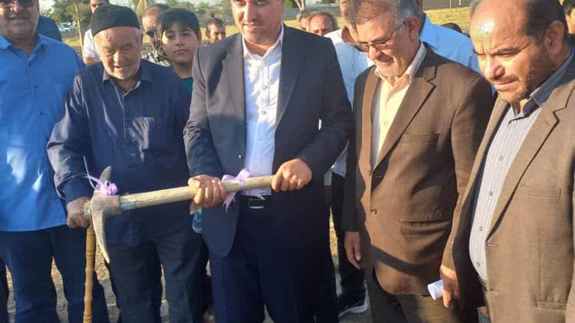 حضور فرماندار شهرستان اراک  و مراسم کلنگ زنی سالن ورزشي