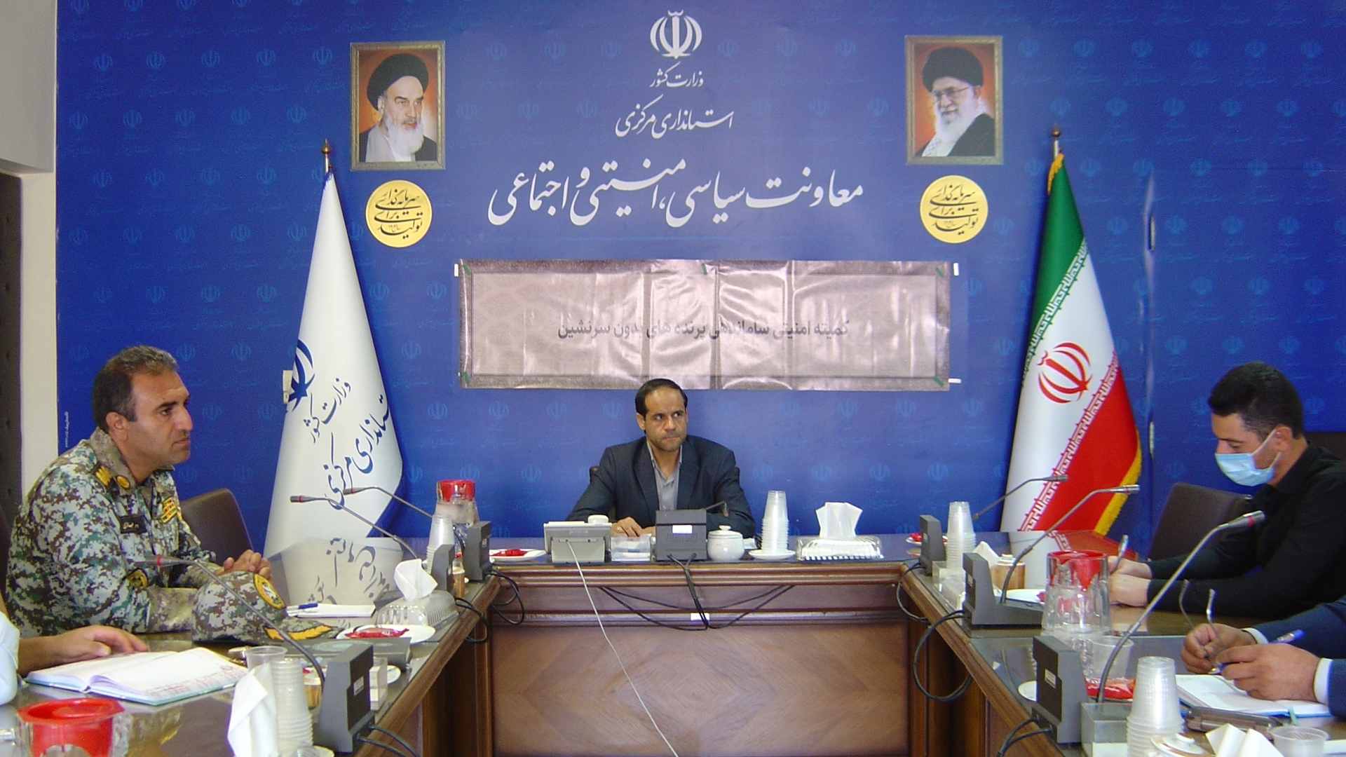 جلسه کمیسیون سیاستگذاری و راهبری امور ریزپرنده ها در اماکن غیر نظامی استان به ریاست آقای جیریایی معاون اداره کل امنیتی و انتظامی برگزار گردید.