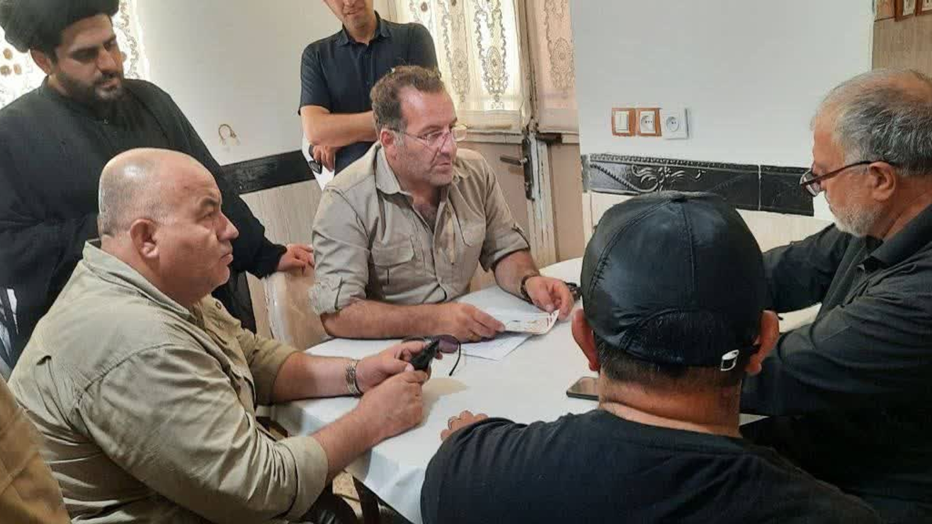 جلسه مسئول عوامل پشتیبانی ستاد مقر مهران با مسئول ستاد عتبات عالیات شهرستان مهران جهت خدمت رسانی بهتر به زائران و همکاری مضاعف با این مجموعه