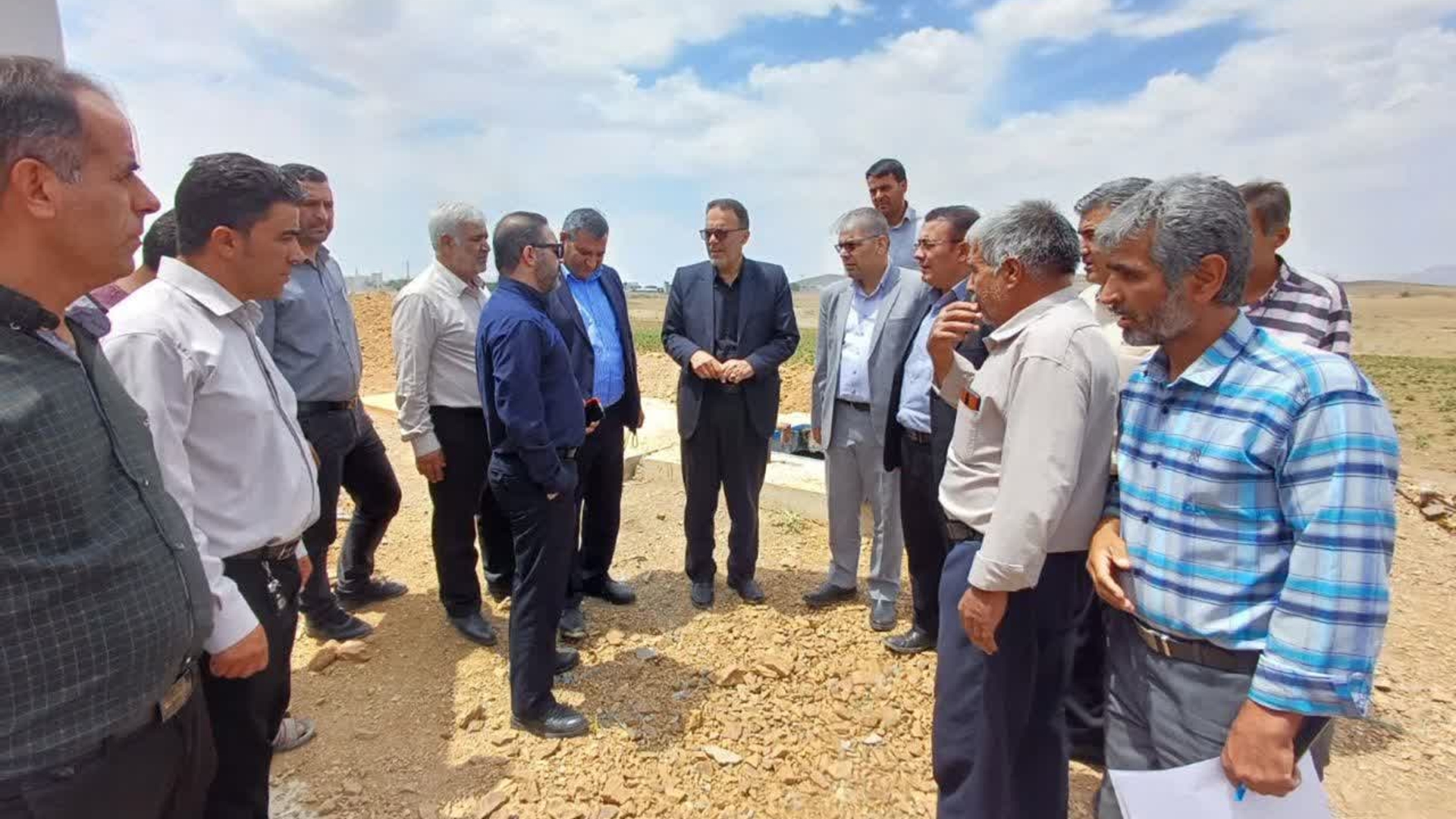 🔻 بازدید دکتر مددی، فرماندار شهرستان، و دکتر ابراهیمی، نماینده مردم شریف اراک، کمیجان و خنداب، از چاه آب شرب روستای کلوان
