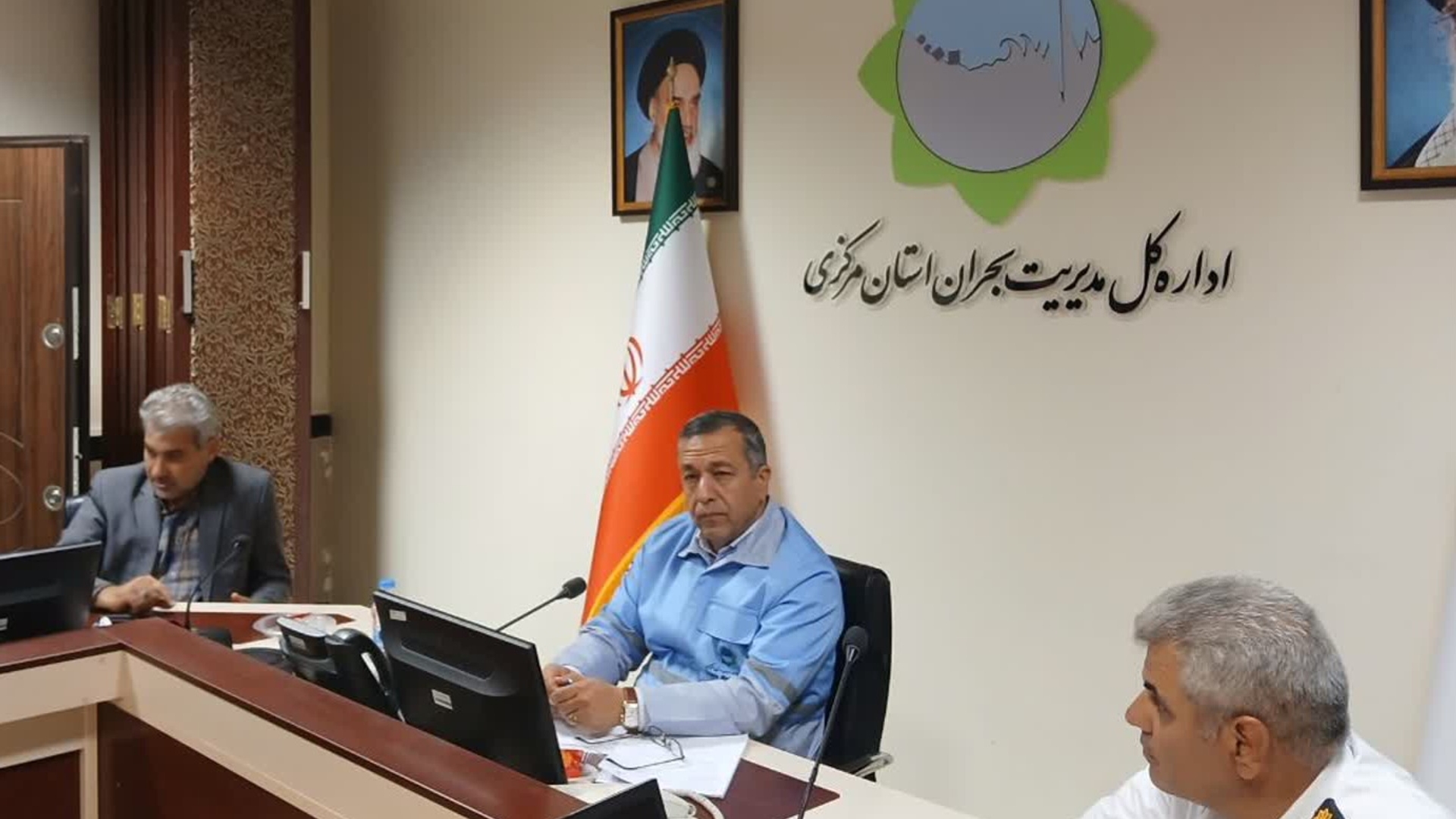 جلسه کارگروه اضطرار گرد و غبار استان مرکزی

جلسه کارگروه اضطرار گرد و غبار استان به ریاست سرپرست اداره کل مدیریت بحران و با حضور نمایندگان دستگاه‌های اجرایی عضو کارگروه، در سالن جلسات اداره کل مدیریت بحران برگزار شد.
در این نشست، آخرین وضعیت پدیده گرد و غبار در استان مورد بررسی قرار گرفت و تصمیماتی در خصوص آمادگی دستگاه‌های اجرایی، اطلاع‌رسانی سریع و اقدامات پیشگیرانه اتخاذ گردید. همچنین بر لزوم هماهنگی بین دستگاه‌ها جهت کاهش اثرات احتمالی این پدیده تأکید شد.


شنبه ۲۵ مرداد ۱۴۰۴