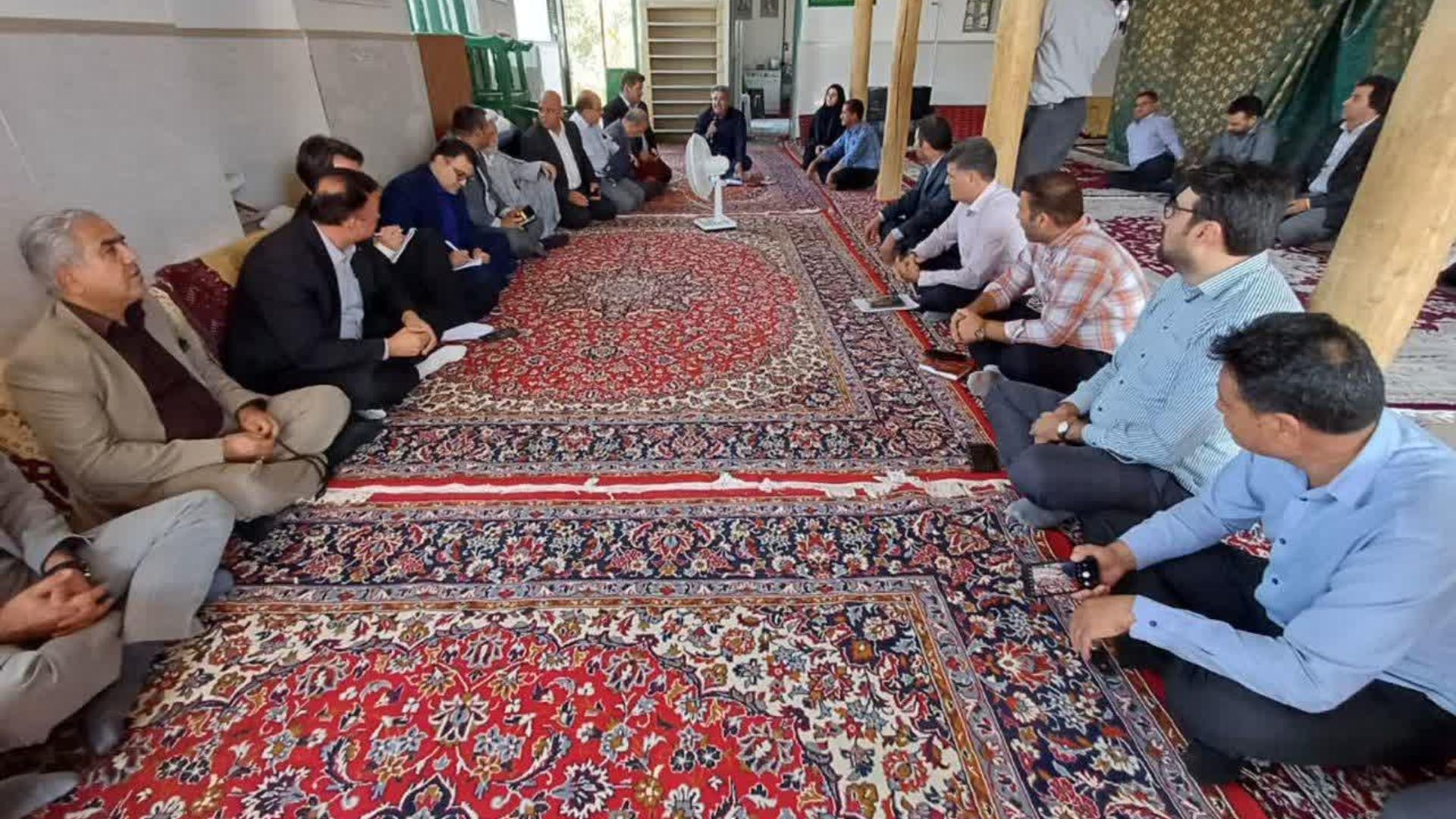 دیدار و گفت‌وگوی دکتر مددی فرماندار شهرستان و دکتر جمالیان نماینده مردم شریف اراک، کمیجان و خنداب با اهالی روستای فامرین