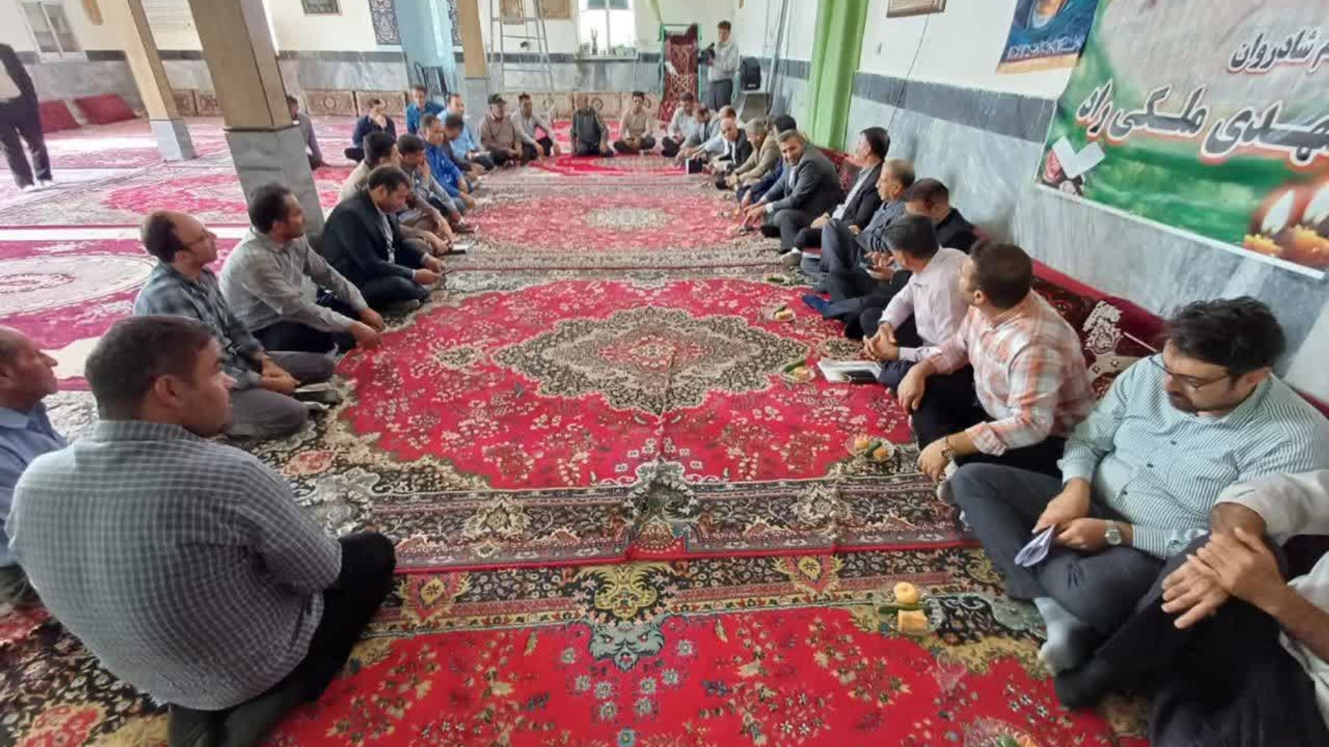 دیدار و گفت‌وگوی دکتر مددی فرماندار شهرستان و دکتر جمالیان نماینده مردم شریف اراک، کمیجان و خنداب با اهالی روستای ینگ ملک