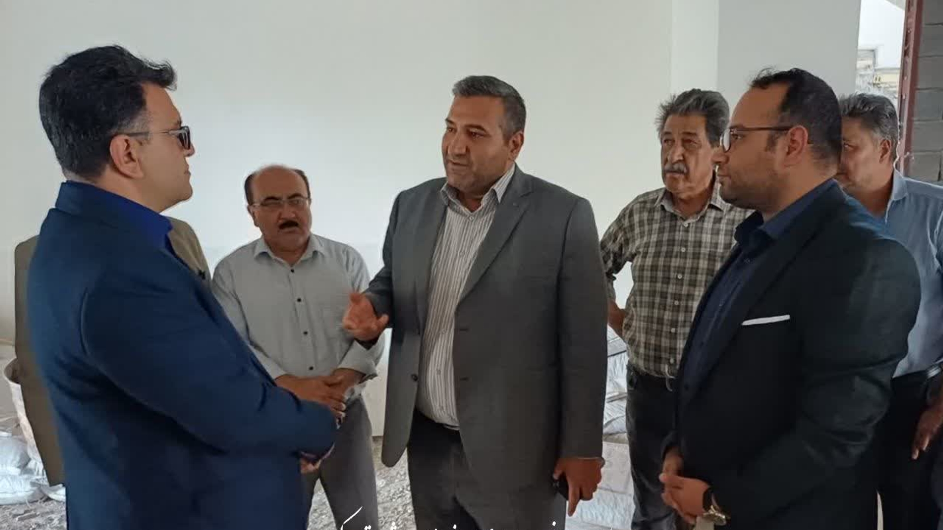 🔻بازدید دکتر مددی فرماندار شهرستان کمیجان و دکتر جمالیان نماینده مردم در مجلس شورای اسلامی از پروژه در حال احداث مرکز جامع سلامت شهر کمیجان