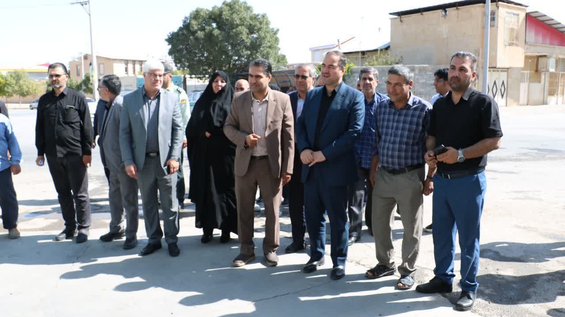 💢 در آغاز هفته دولت ادای احترام عبدالرضا حاجی علی بیگی فرماندار شهرستان اراک و دیگر مسئولین به مقام شامخ شهدای روستای خیرآباد