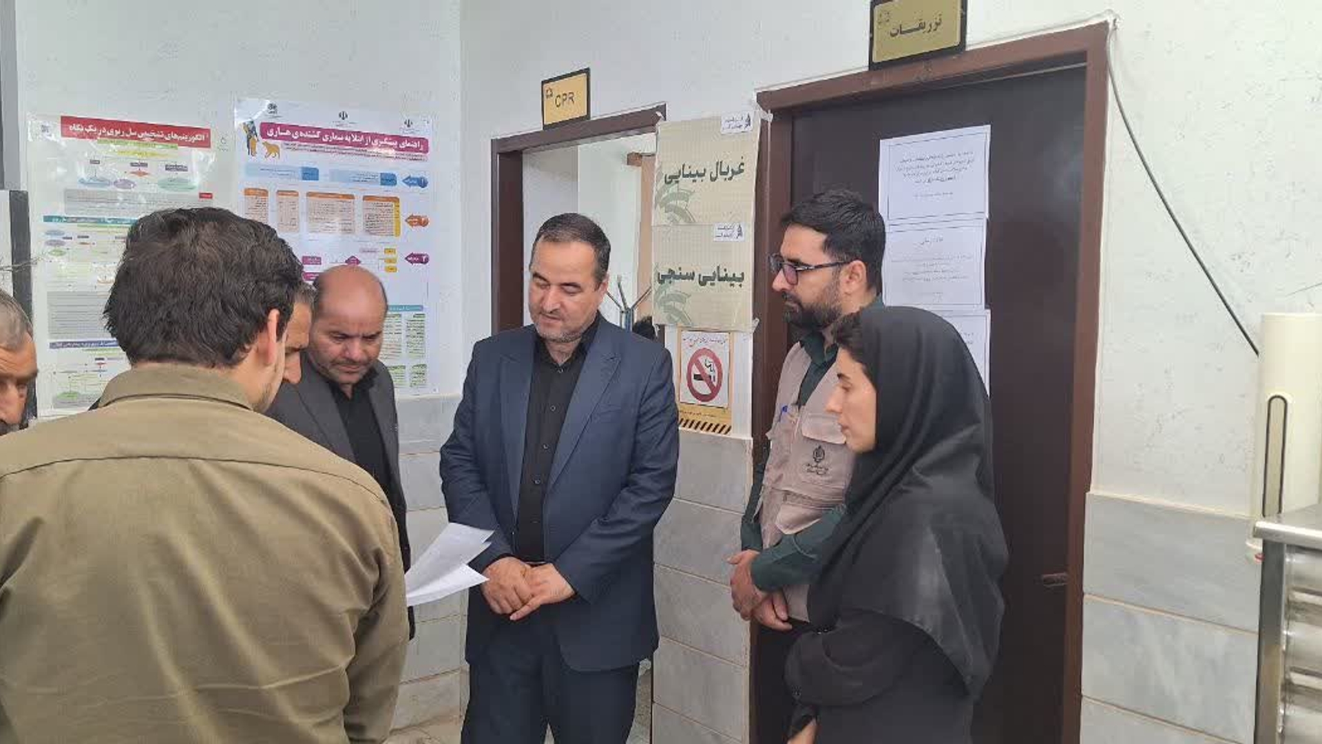 حضور فرماندار اراک در جمع گروه جهادی چشم‌پزشکی بنیاد علوی در روستای امان‌آباد