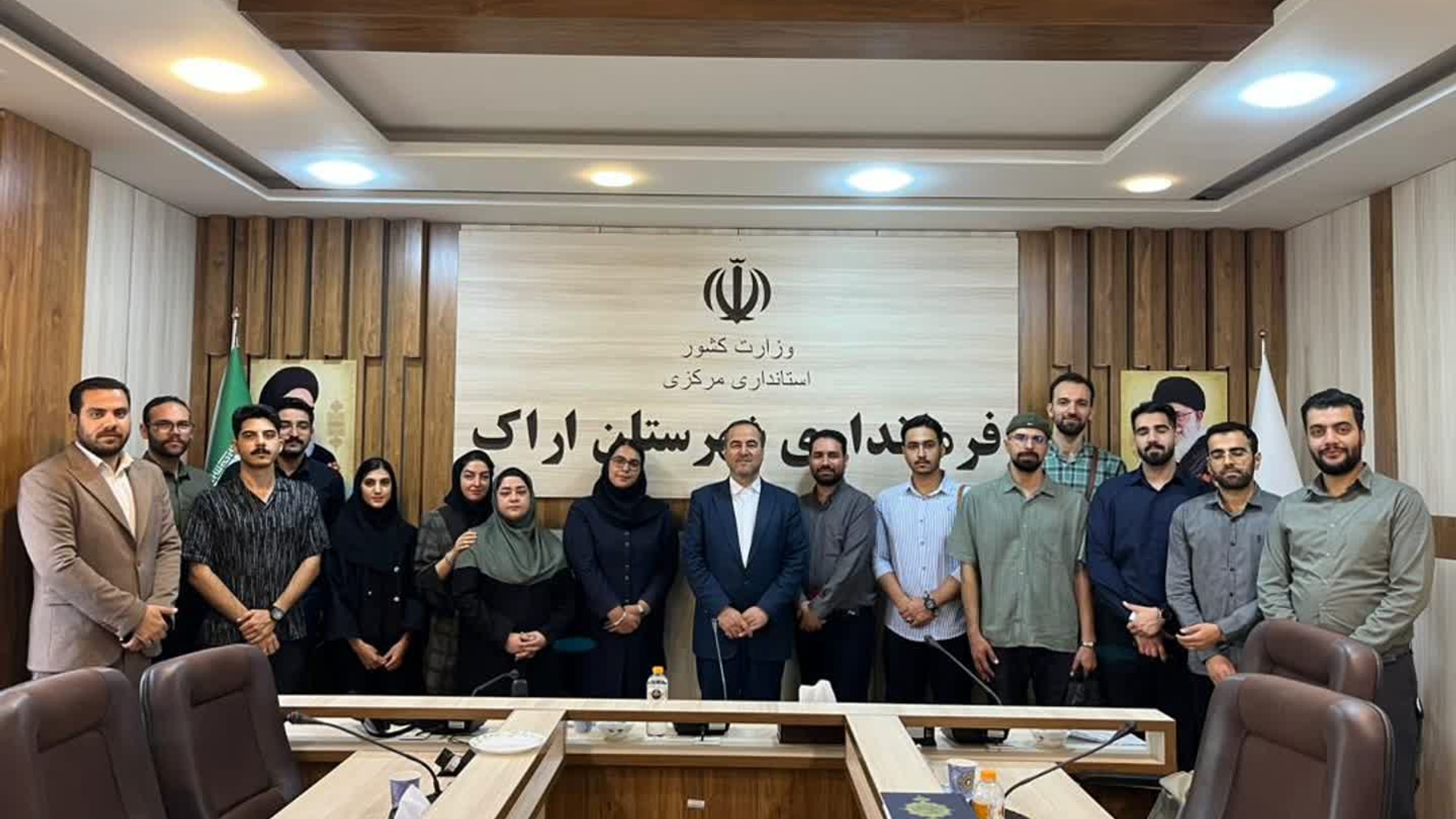 نشست صمیمی فرماندار شهرستان اراک با فعالان سازمان‌های مردم‌نهاد، جوانان و دانشجویان