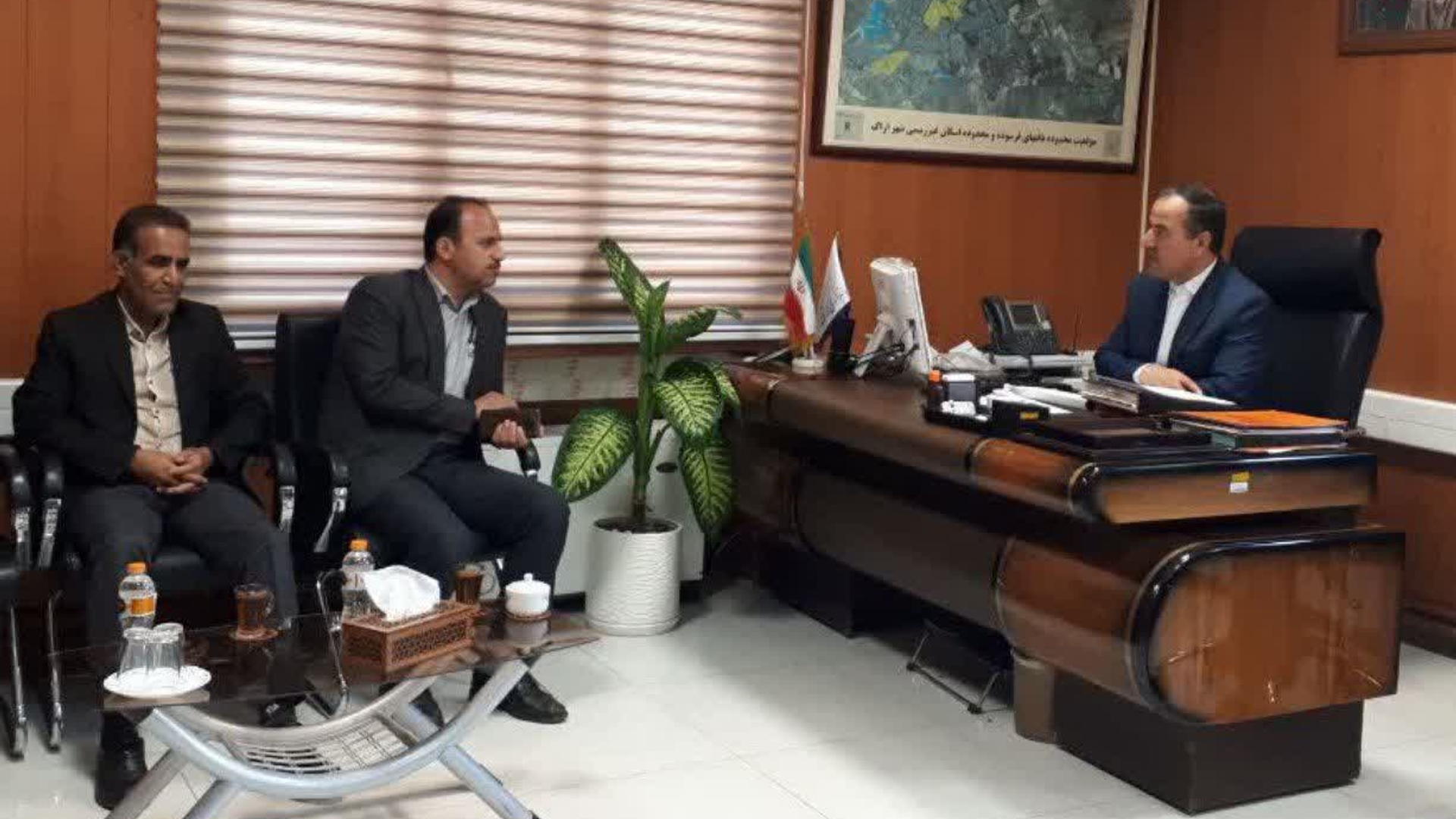 دیدارملکی  مدیرکل غله استان  مرکزی به همراه  ذوالفقاری مدیر جهاد کشاورزی شهرستان اراک با فرماندار اراک