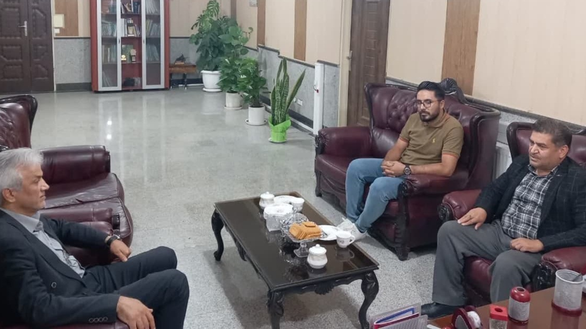 دیدار رئیس اداره ورزش و جوانان زرندیه با سرپرست فرمانداری