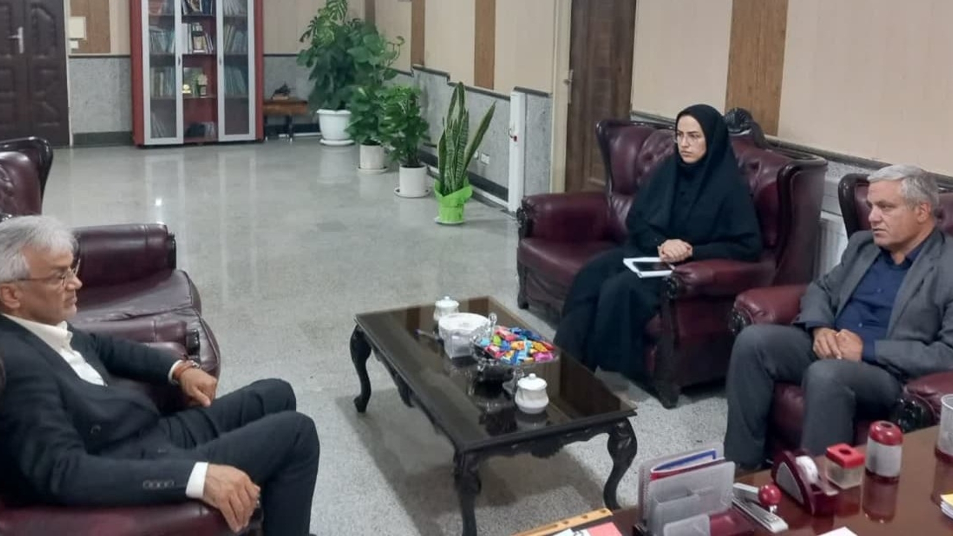 برنامه‌ریزی برای تجلیل از آزادگان در نشست سرپرست فرمانداری و بنیاد شهید