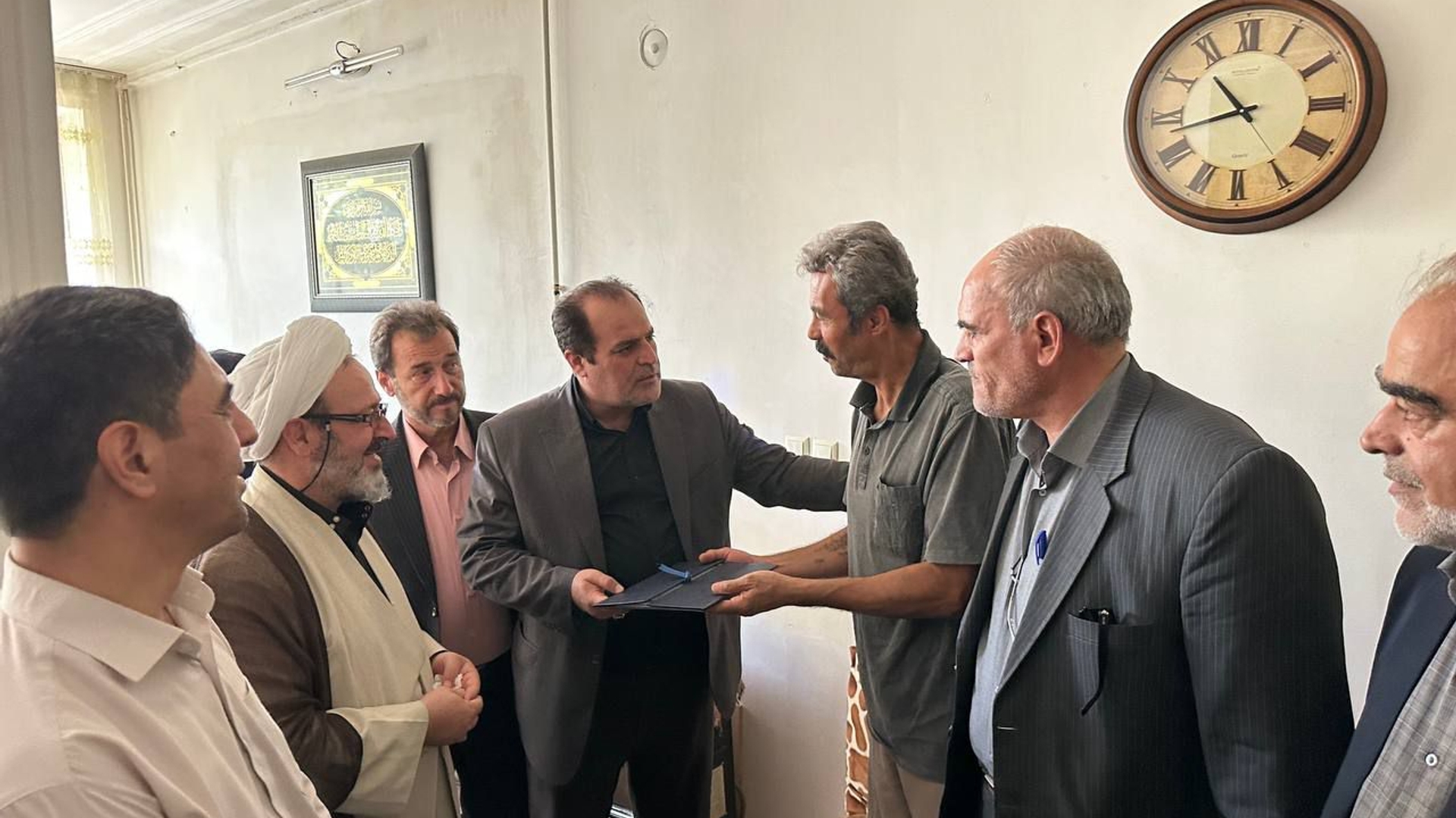 دیدار فرماندار با آزاده جنگ تحمیلی در غرق آباد