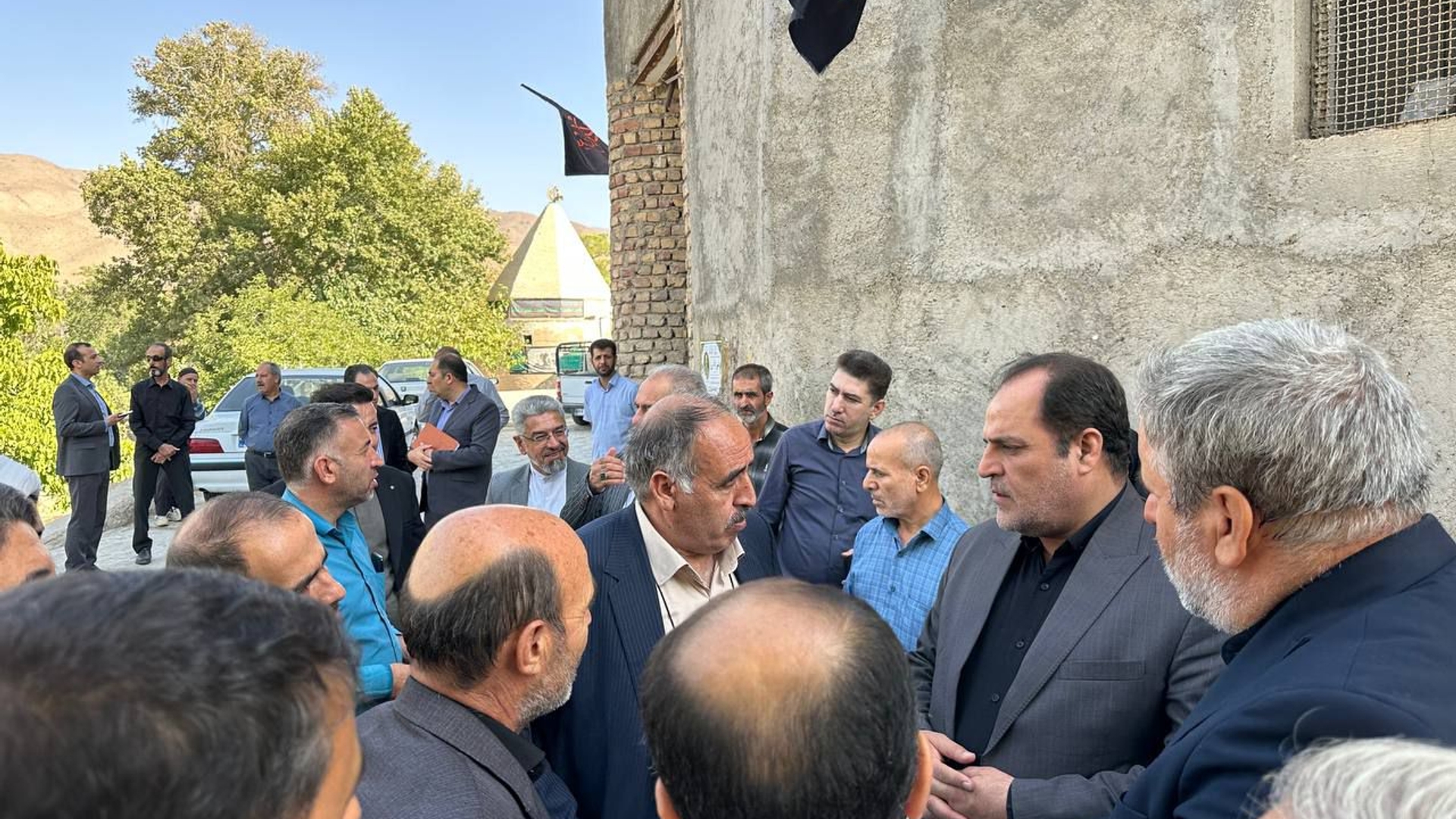 بازدید فرماندار از روستای نیوشت