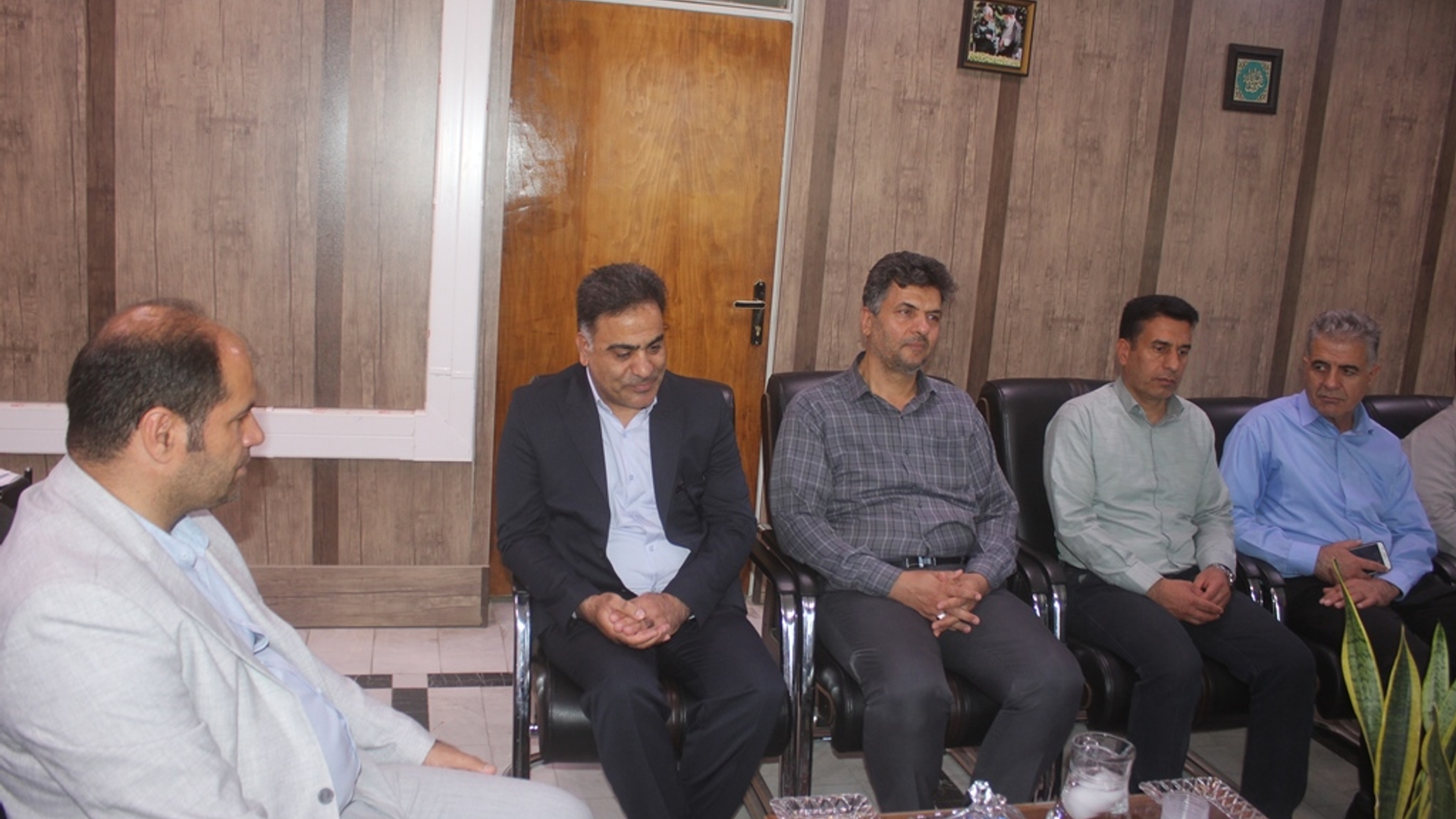 رئیس و کارکنان اداره بهزیستی شهرستان با فرماندار خمین دیدار کردند