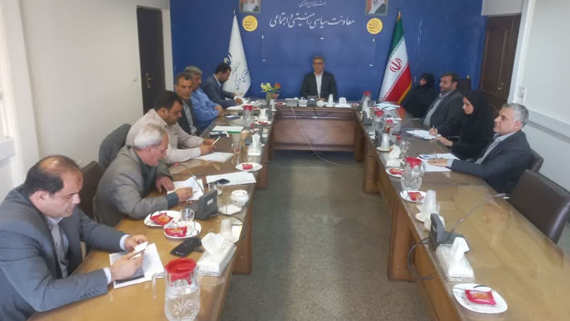 در اولین روز از هفته دولت جلسه هم اندیشی مدیران حوزه  معاونت سیاسی، امنیتی و اجتماعی استانداری مرکزی به ریاست دکتر قمری معاون استاندار و با حضورمفتح زاده مدیر کل دفتر امور زنان وخانواده و کلیه مدیران کل این حوزه در محل استانداری برگزار شد .

🔹دکتر قمری در این نشست، بر اهمیت اطلاع رسانی صحیح و به موقع اقدامات تاکید کرد.

🗓دوشنبه ۳شهریور ۱۴۰۴