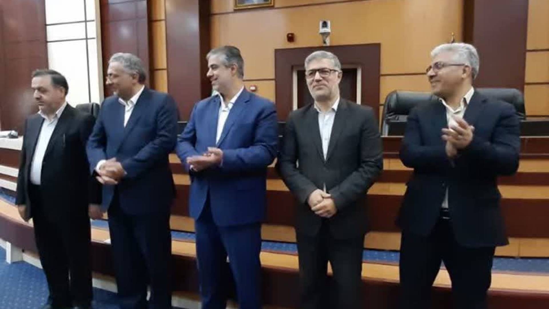 تقدیر استاندار مرکزی از معاونان خود در مراسم گرامیداشت روز کارمند