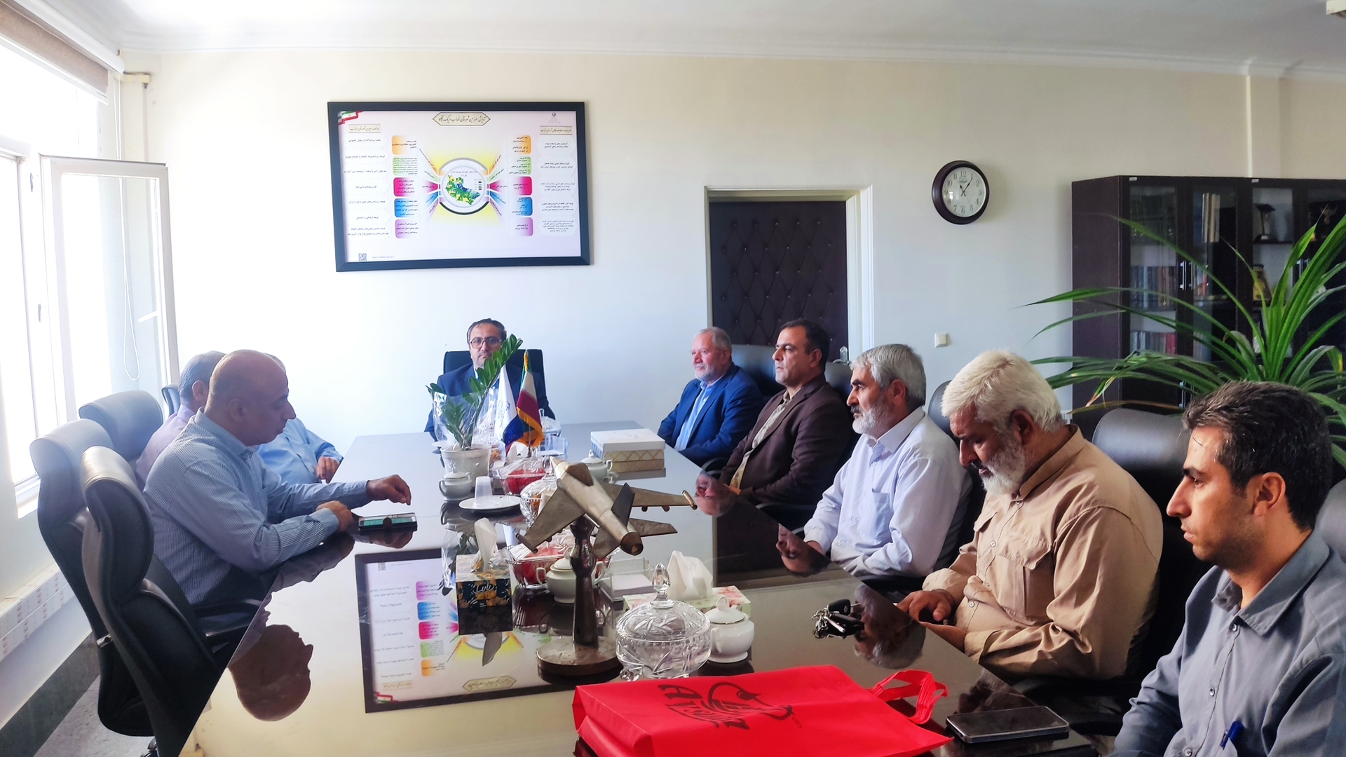 🔘 دیدار اعضای مجمع مطالبه‌گران شهرستان با فرماندار خنداب به مناسبت هفته دولت