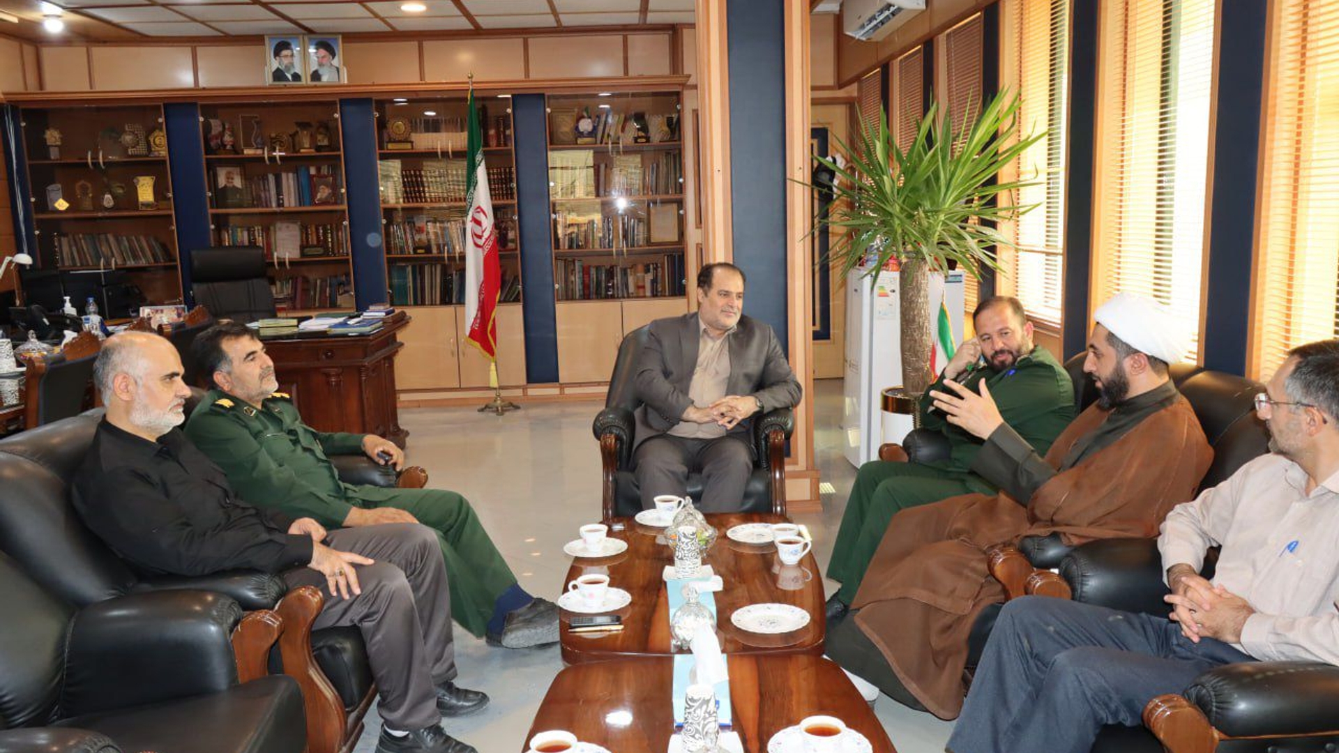 دیدار فرماندهان سپاه با فرماندار به مناسبت هفته دولت