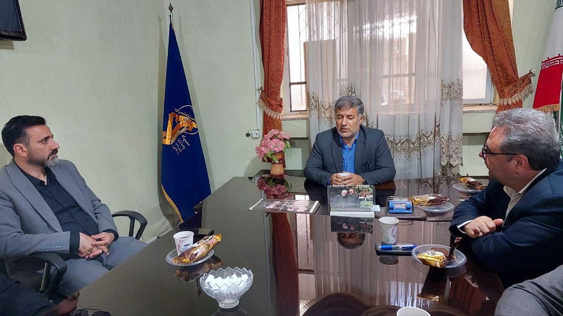 نشست معاون استاندار مرکزی با اعضای یکی از گردان‌های بسیج شهرستان محلات