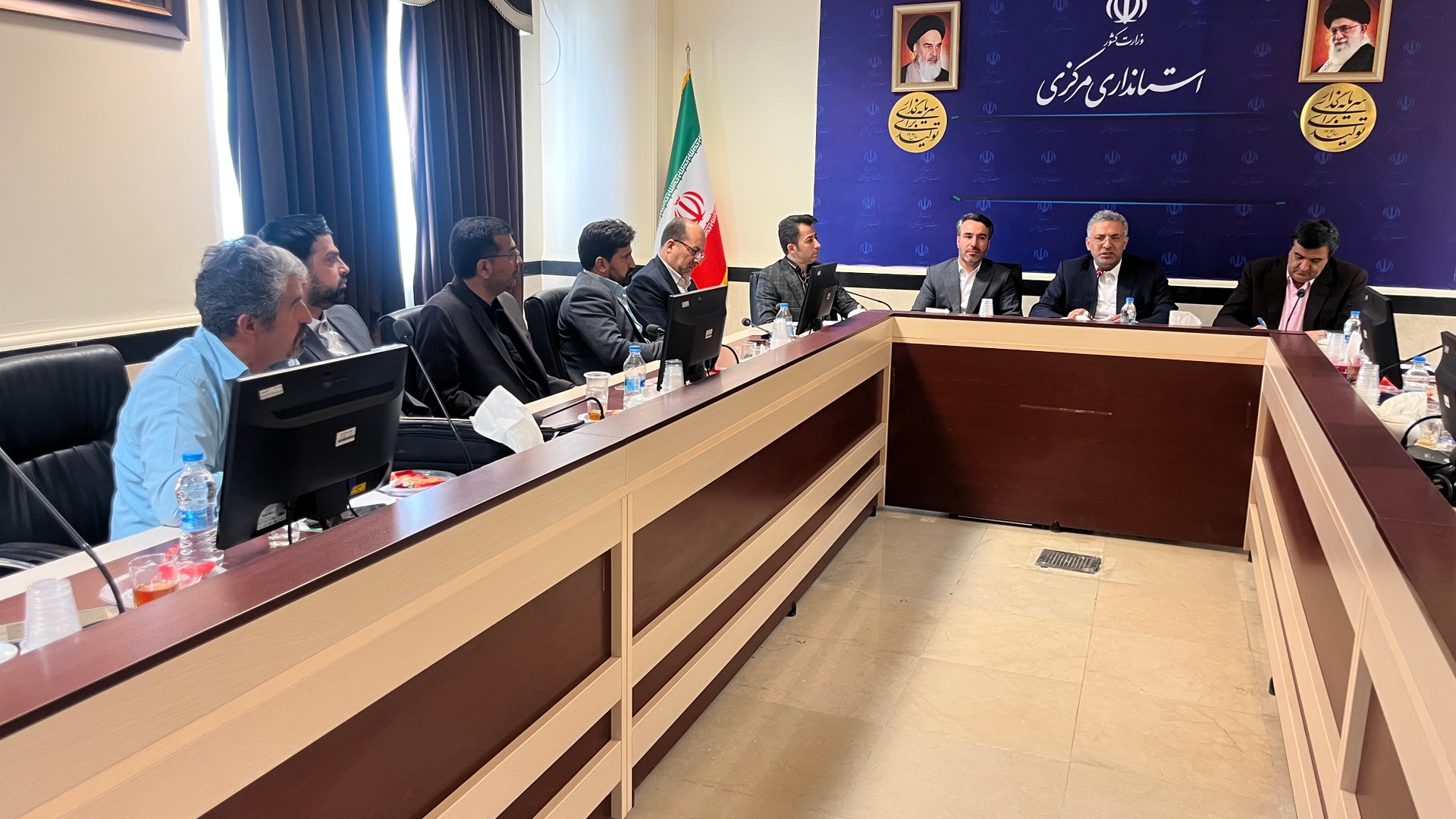 🔻نشست کارشناسان فناوری اطلاعات فرمانداری‌های تابعه و بخشداری‌ها با حضور علی میرزایی، معاون توسعه مدیریت و منابع استاندار در سالن جلسات شهید شبان استانداری مرکزی برگزار شد.