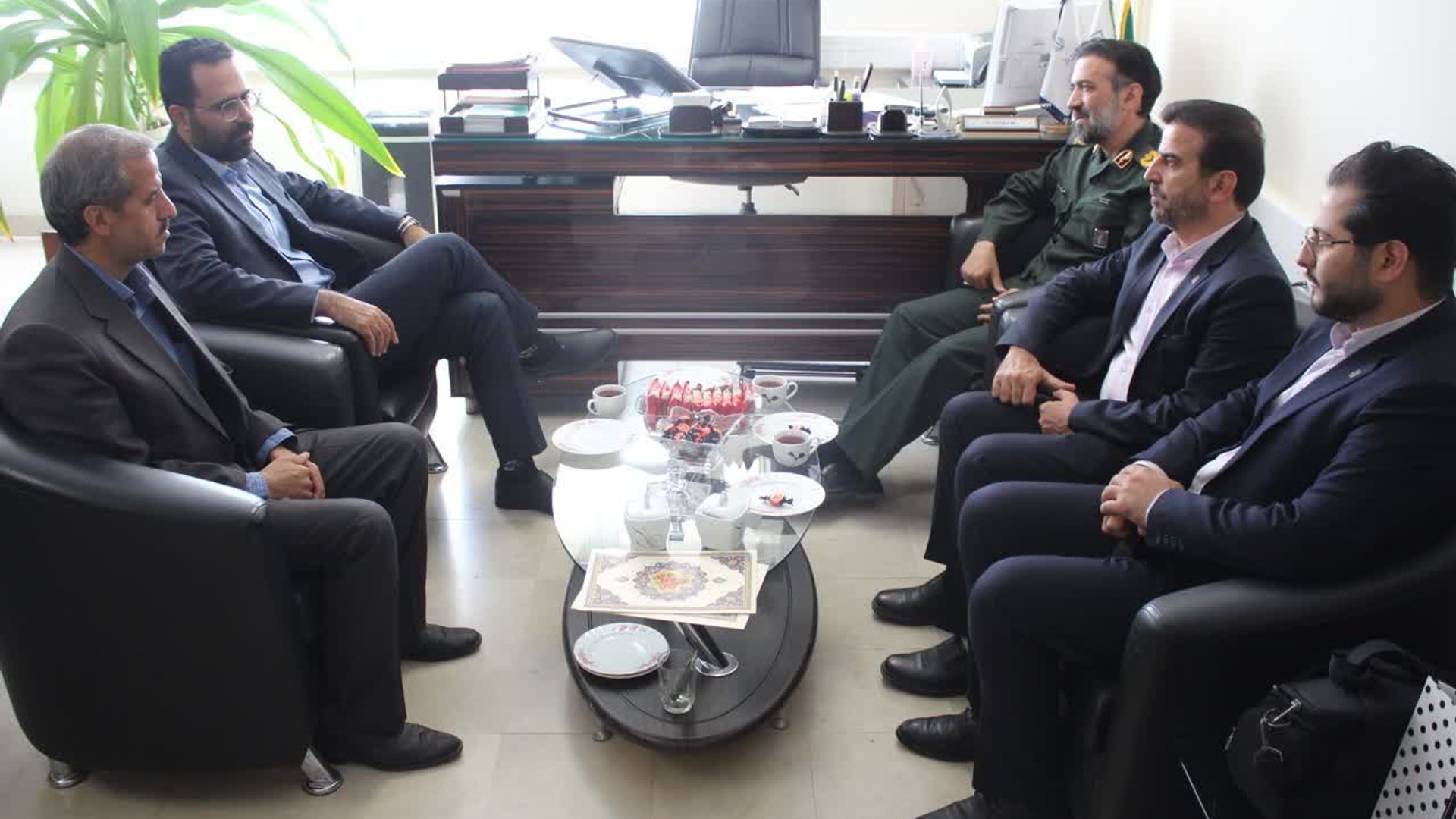 دیدار مدیرکل پدافند غیرعامل استان مرکزی با جانشین سپاه روح‌الله استان