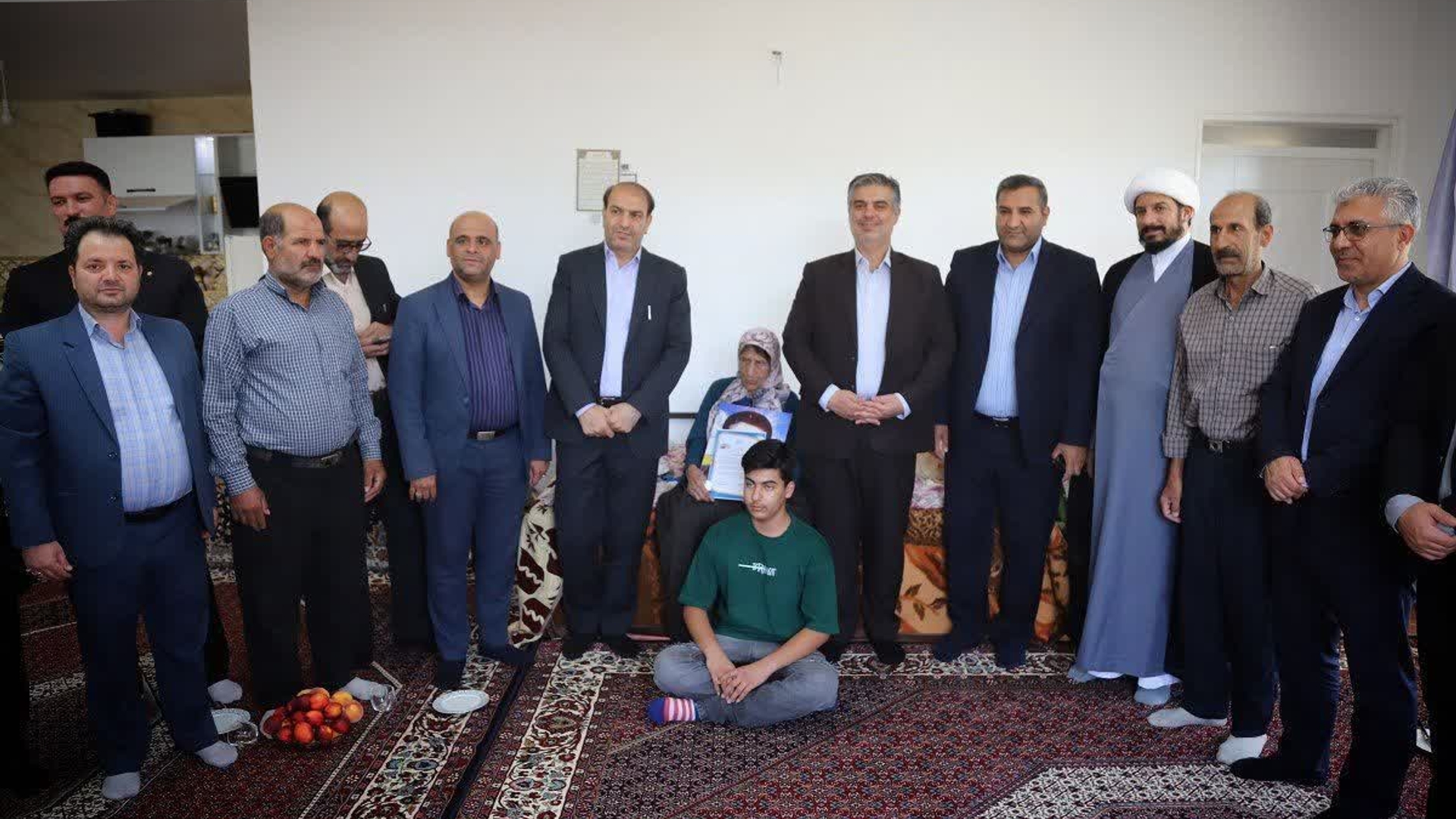 دیدار استاندار مرکزی با خانواده شهید "محمدحسین جلولی" در میلاجرد