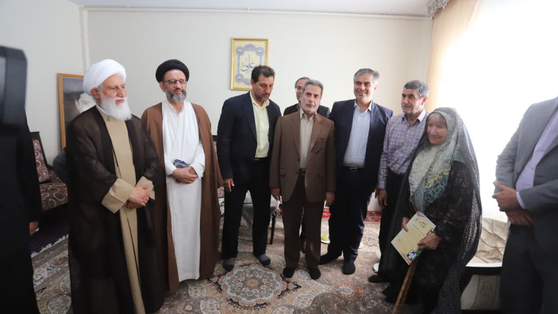 دیدار استاندار مرکزی با خانواده معظم شهید عباسی در شازند