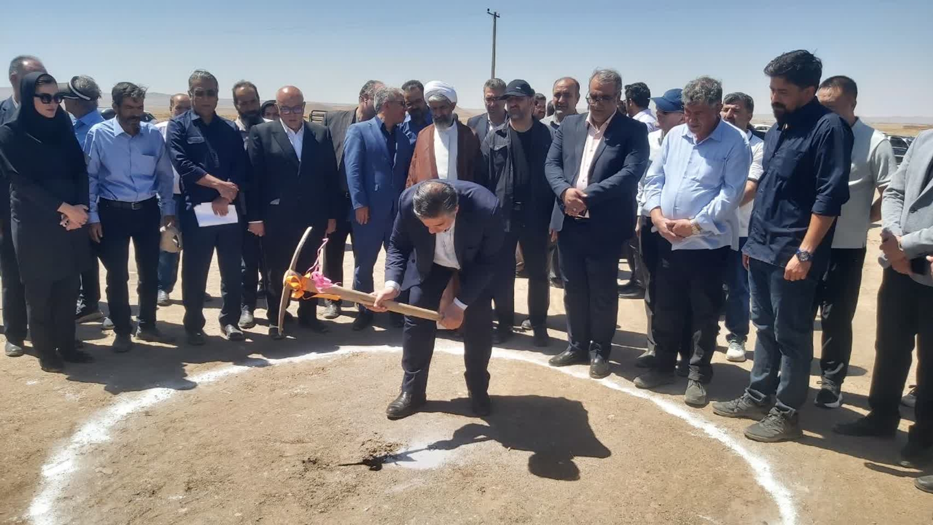 آغاز عملیات اجرایی سه نیروگاه خورشیدی ۳ مگاواتی بخش صنعت در آشتیان