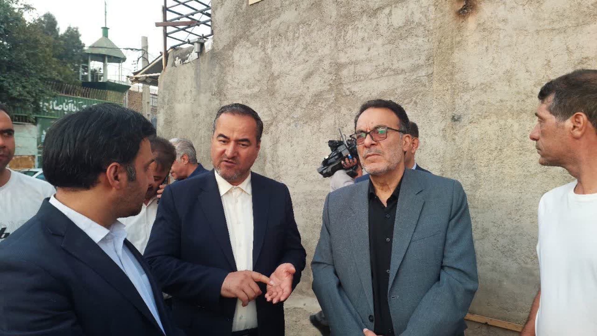 حضور میدانی عبدالرضا حاج علی بیگی فرماندار شهرستان اراک به اتفاق دکتر ابراهیمی نماینده محترم مردم شریف اراک،از منطقه کرهرود