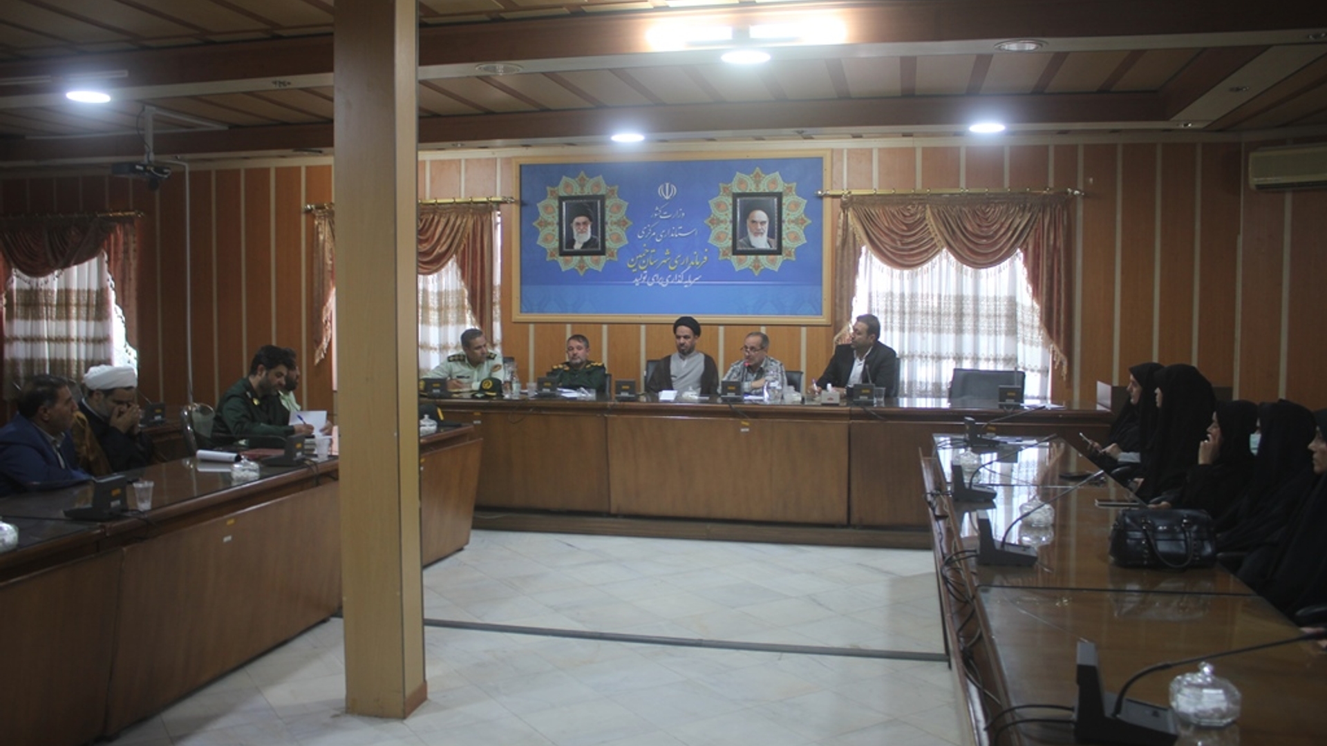 جلسه هماهنگی برگزاری آئین افتتاحیه کنگره بزرگداشت 6200 شهید استان مرکزی در خمین برگزار شد