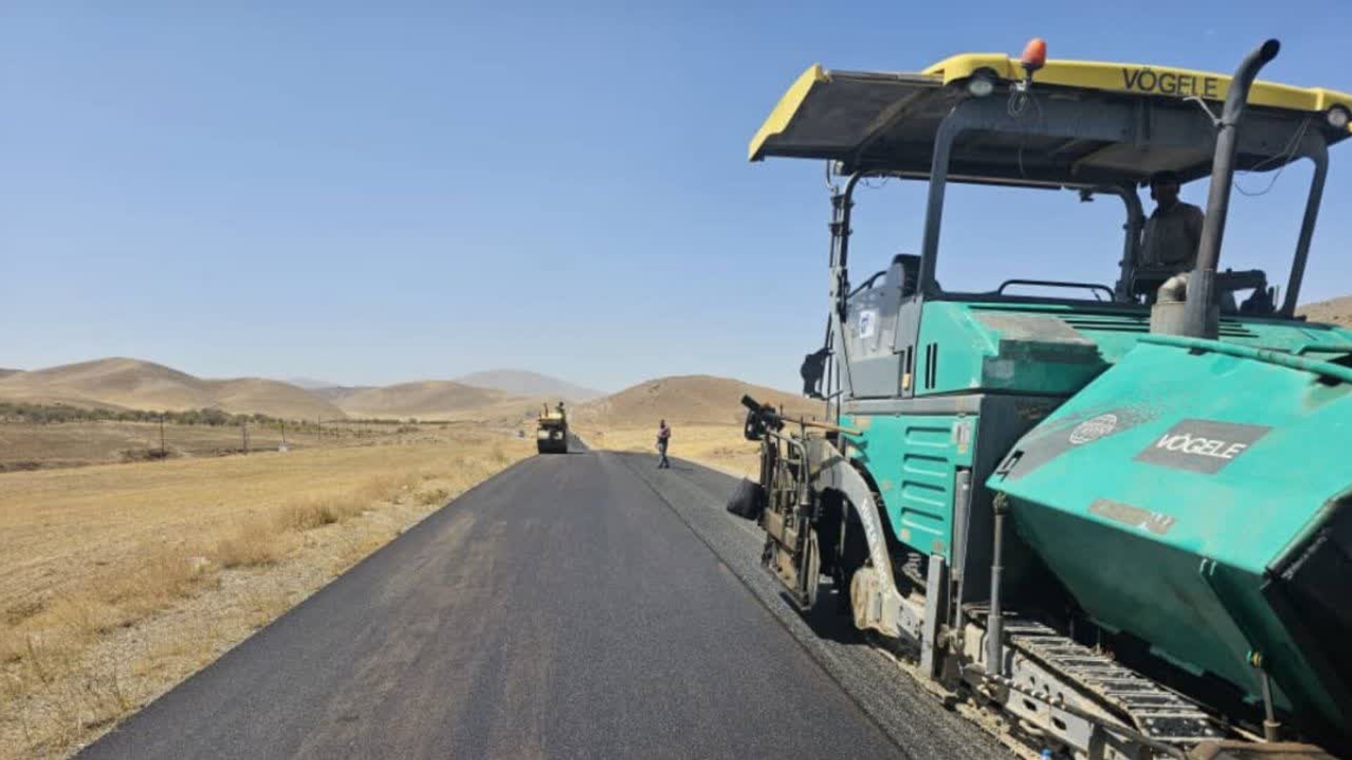 اجرای پروژه ۸ کیلومتری روکش آسفالت محور چلیسبان – ازبیران – رازقان آغاز شد