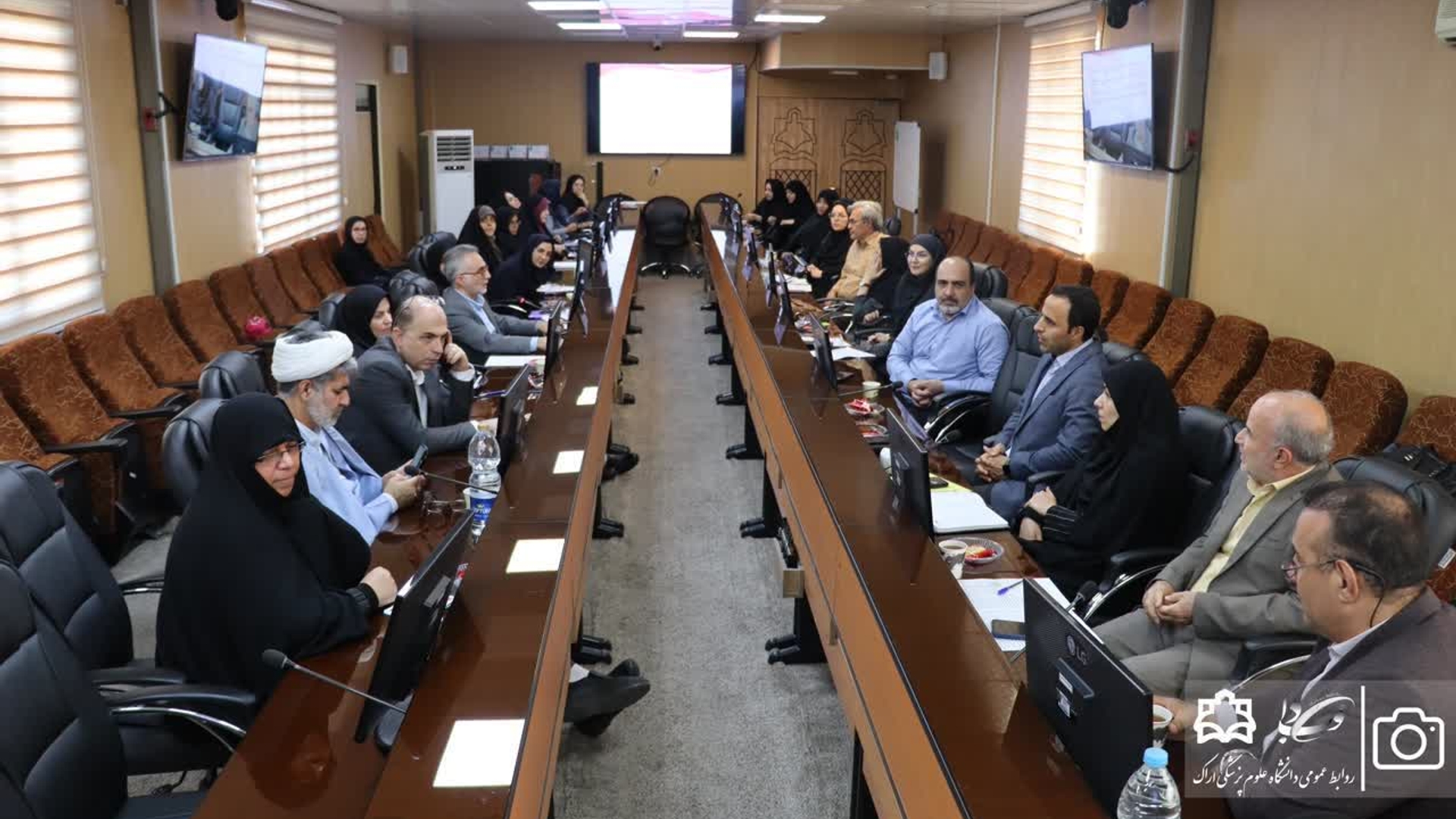 پنجمین کمیته تخصصی سلامت وبهداشت ستاد حمایت ازخانواده وجوانی جمعیت استان با حضور مفتح زاده دبیر ستاد جمعیت استان، نظری مسئول کمیته سلامت وبهداشت ستادجمعیت استان ،معاون بازرس کل استان وسایراعضای کمیته برگزارشد.