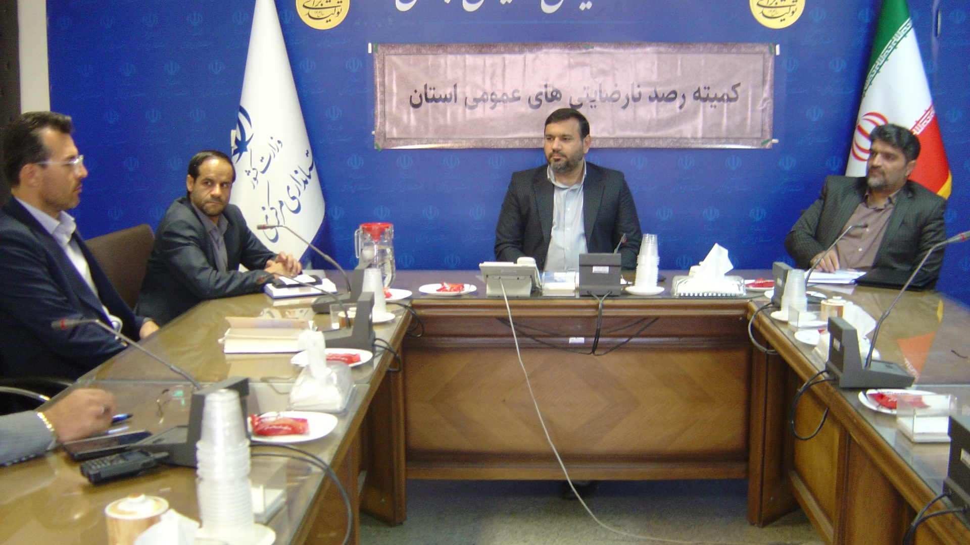 جلسه کمیته رصد نارضایتی های عمومی استان ساعت 30/ 8 صبح روز یکشنبه مورخ 30/ 6/ 1404 به ریاست آقای برنج زاده مدیرکل امنیتی و انتظامی و با حضور اعضاء و نمایندگان اداره کل آموزش و پرورش و شهرداری اراک با موضوع بررسی مسائل و مشکلات آغاز سال تحصیلی از جمله سرویس مدارس و... در سالن جلسات قائم مقام فراهانی (طبقه سوم استانداری) تشکیل گردید.