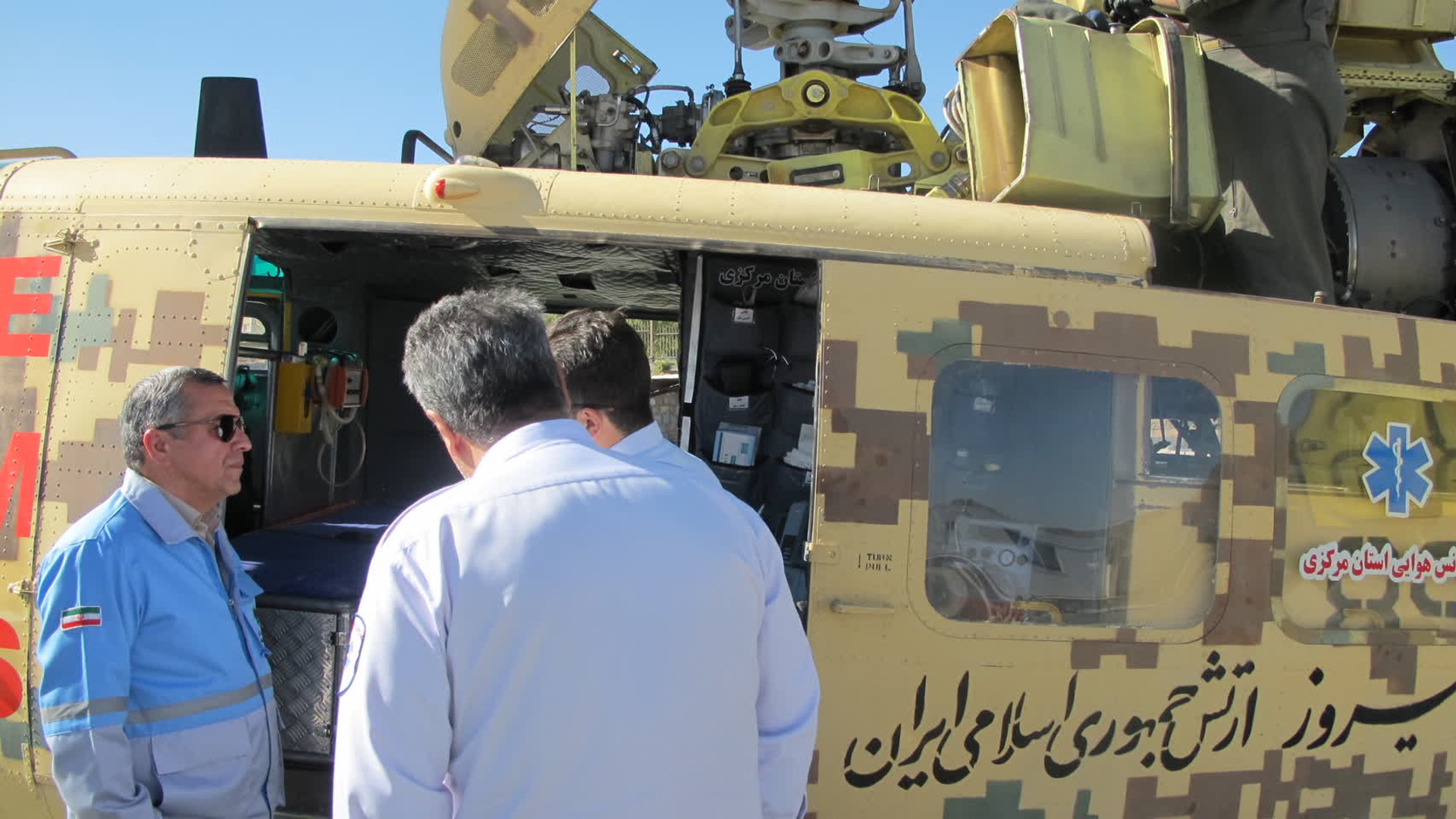 بازدید از پایگاه اورژانس هوایی اراک

سرپرست اداره‌کل مدیریت بحران استان مرکزی به همراه رئیس اورژانس پیش‌بیمارستانی استان از پایگاه اورژانس هوایی اراک بازدید کردند
در این بازدید ضمن بررسی تجهیزات و ظرفیت‌های پایگاه، بر ارتقاء توان عملیاتی و تقویت آمادگی تیم‌های اورژانس هوایی برای خدمت‌رسانی سریع و مؤثر به هم‌استانی‌ها تأکید گردید.

یکشنبه 30 شهریور1404