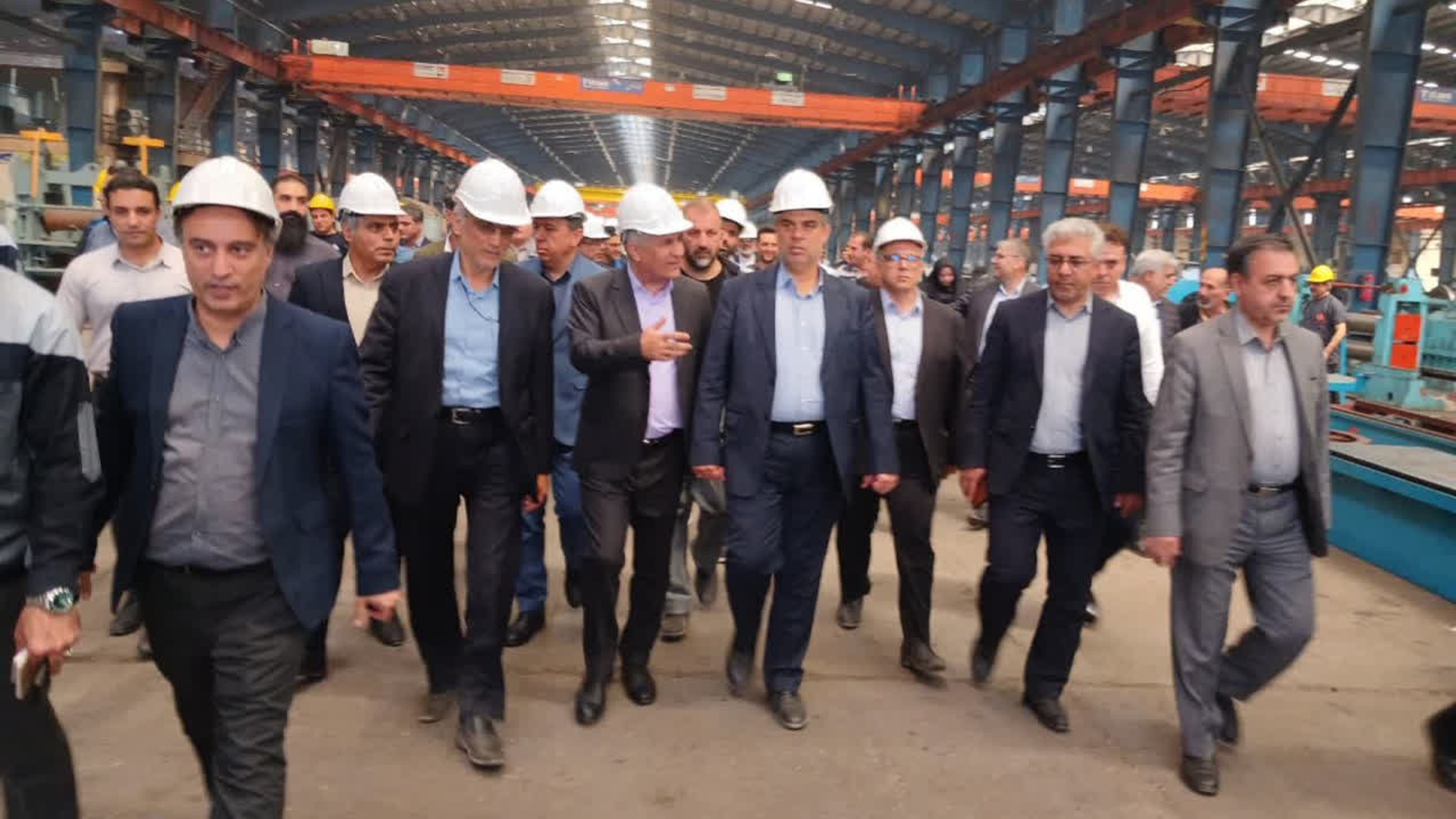 استاندار مرکزی فرآیندهای تولید فولاد هیربد زرندیه را بررسی کرد