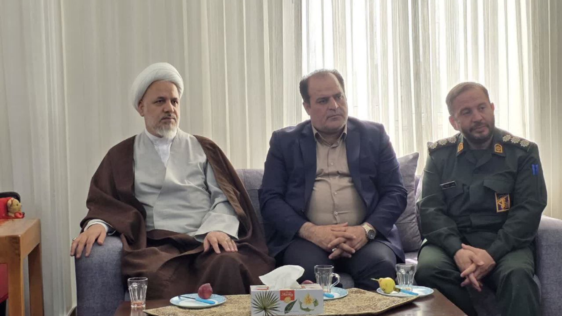 دیدار فرماندار با خانواده معظم شهدا به مناسبت هفته دفاع مقدس